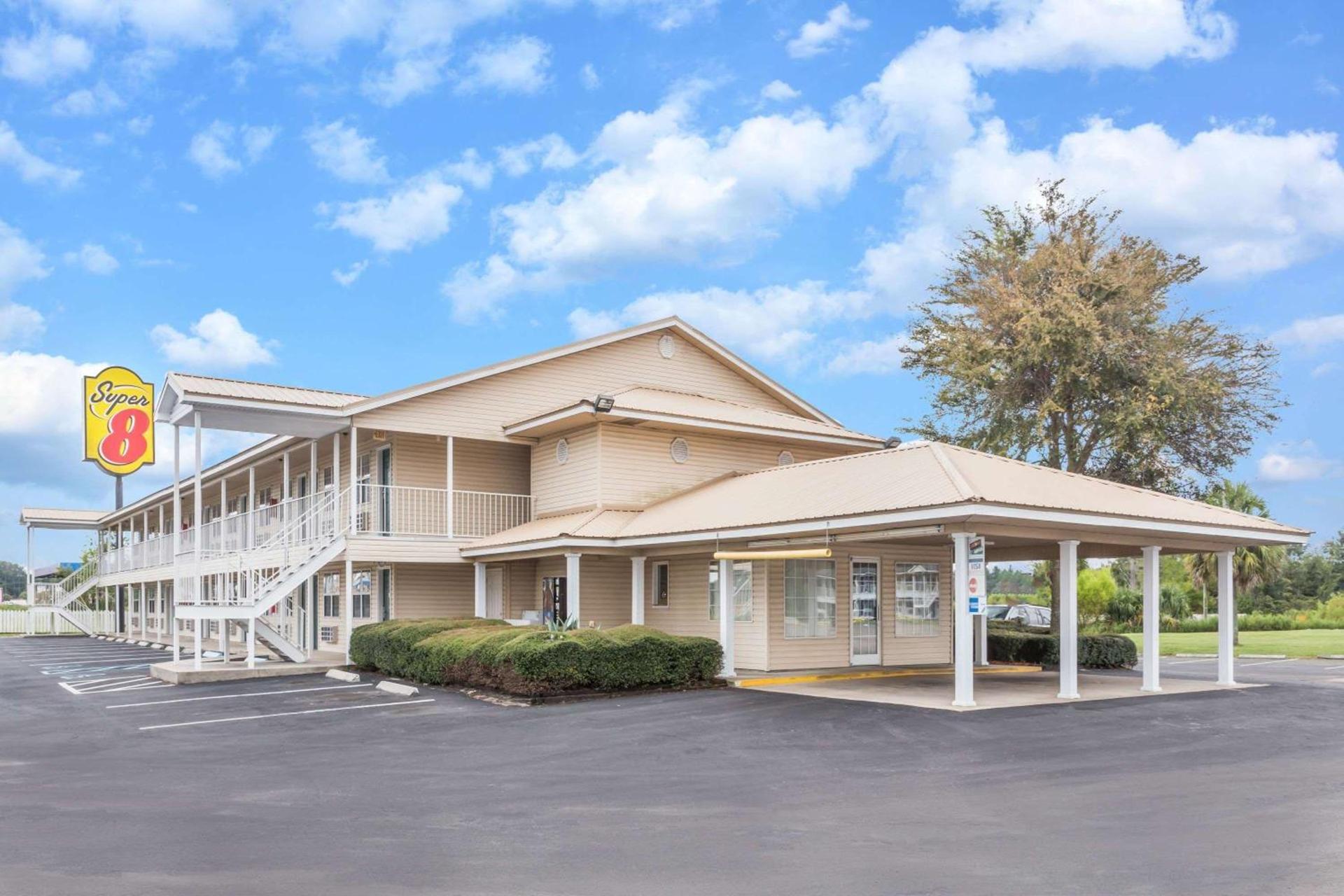 Super 8 by Wyndham Madison — hotel in Madison