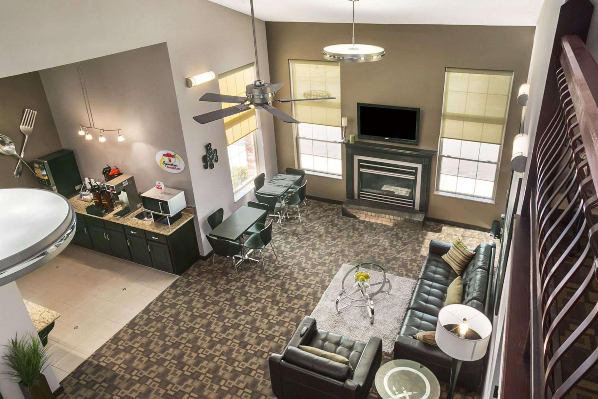 Super 8 by Wyndham Stafford/Springfield Area photo 4