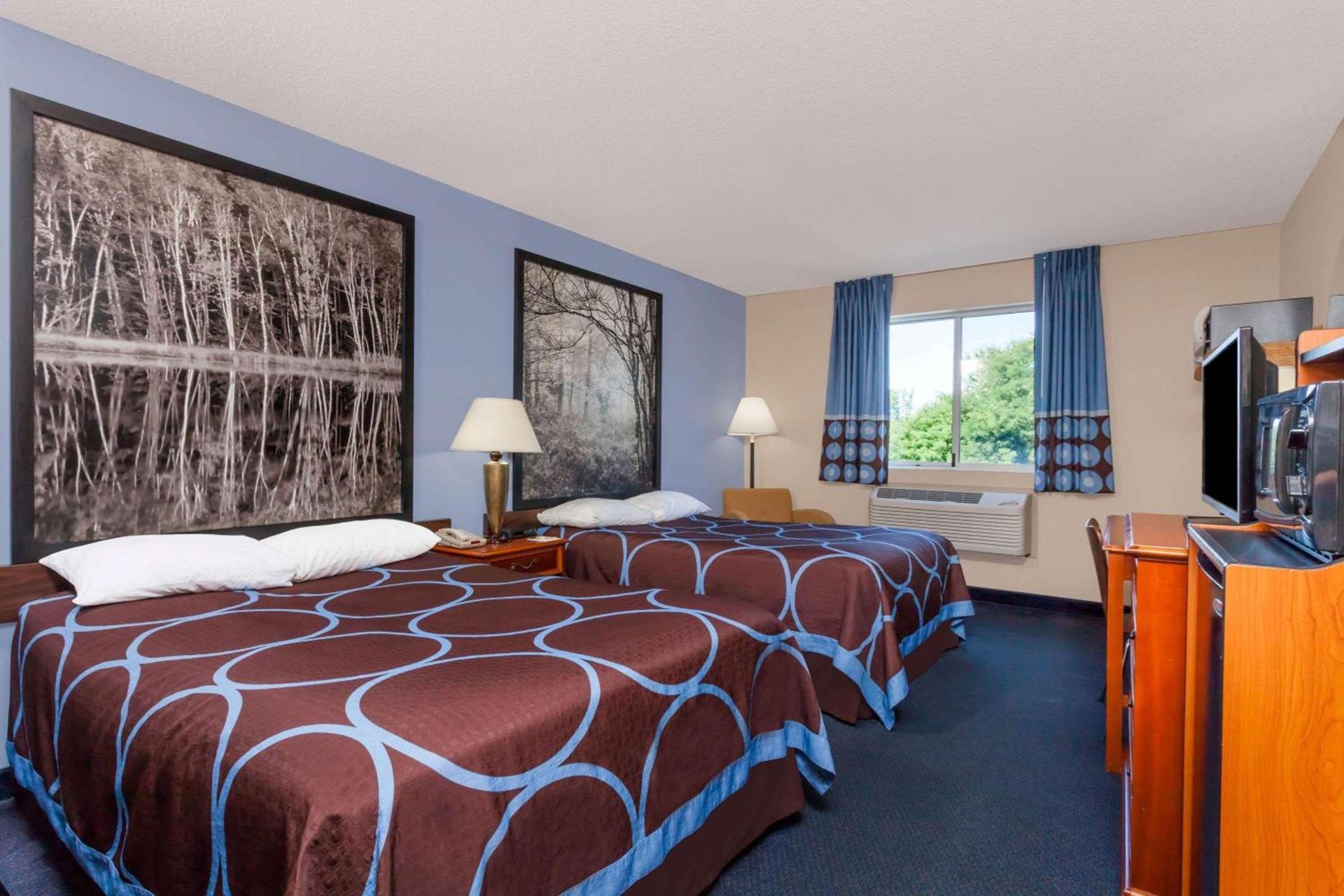 Super 8 by Wyndham Adrian photo 7