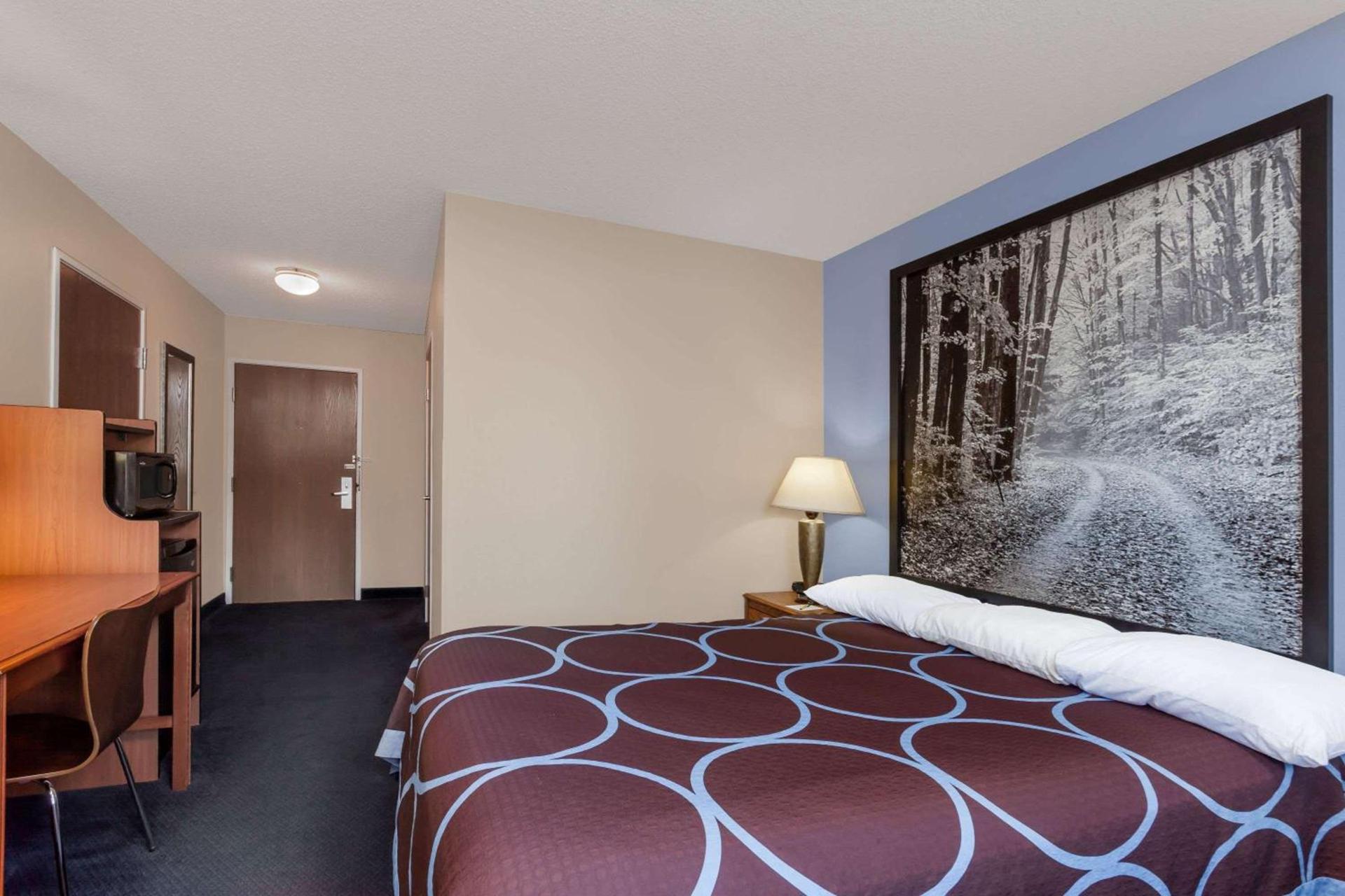 Super 8 by Wyndham Adrian photo 8