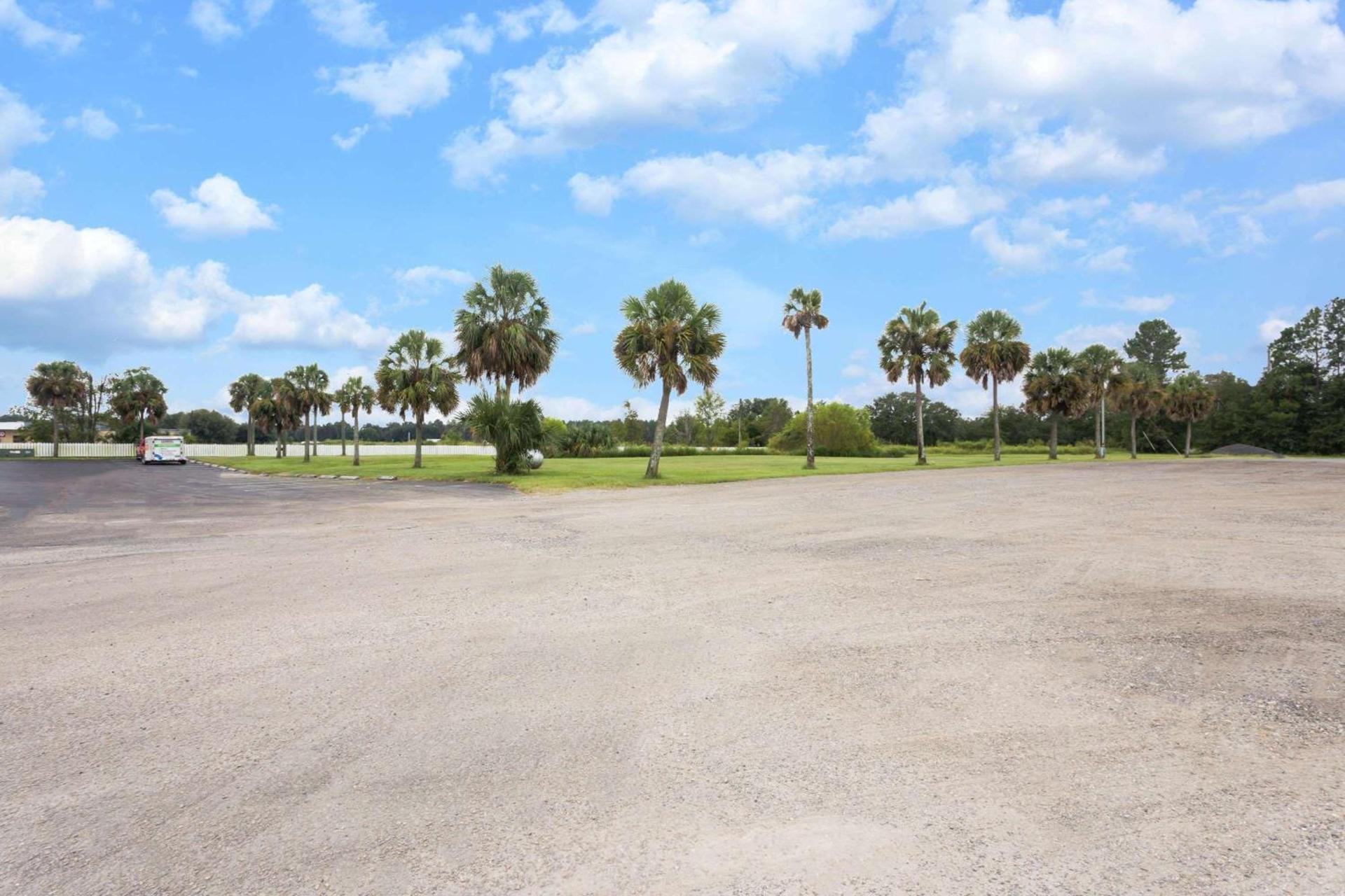 Super 8 by Wyndham Madison photo 3