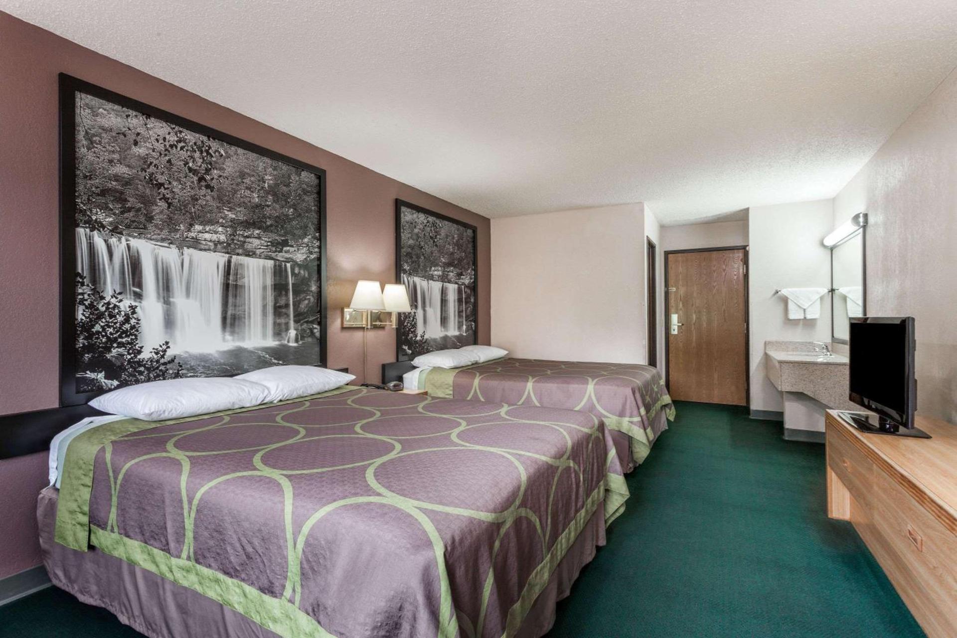 Super 8 by Wyndham Carrollton photo 3