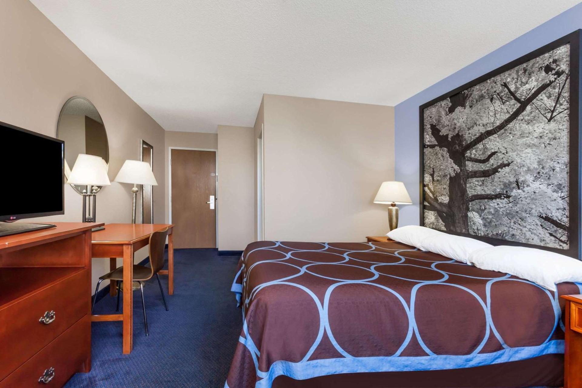 Super 8 by Wyndham Adrian photo 15