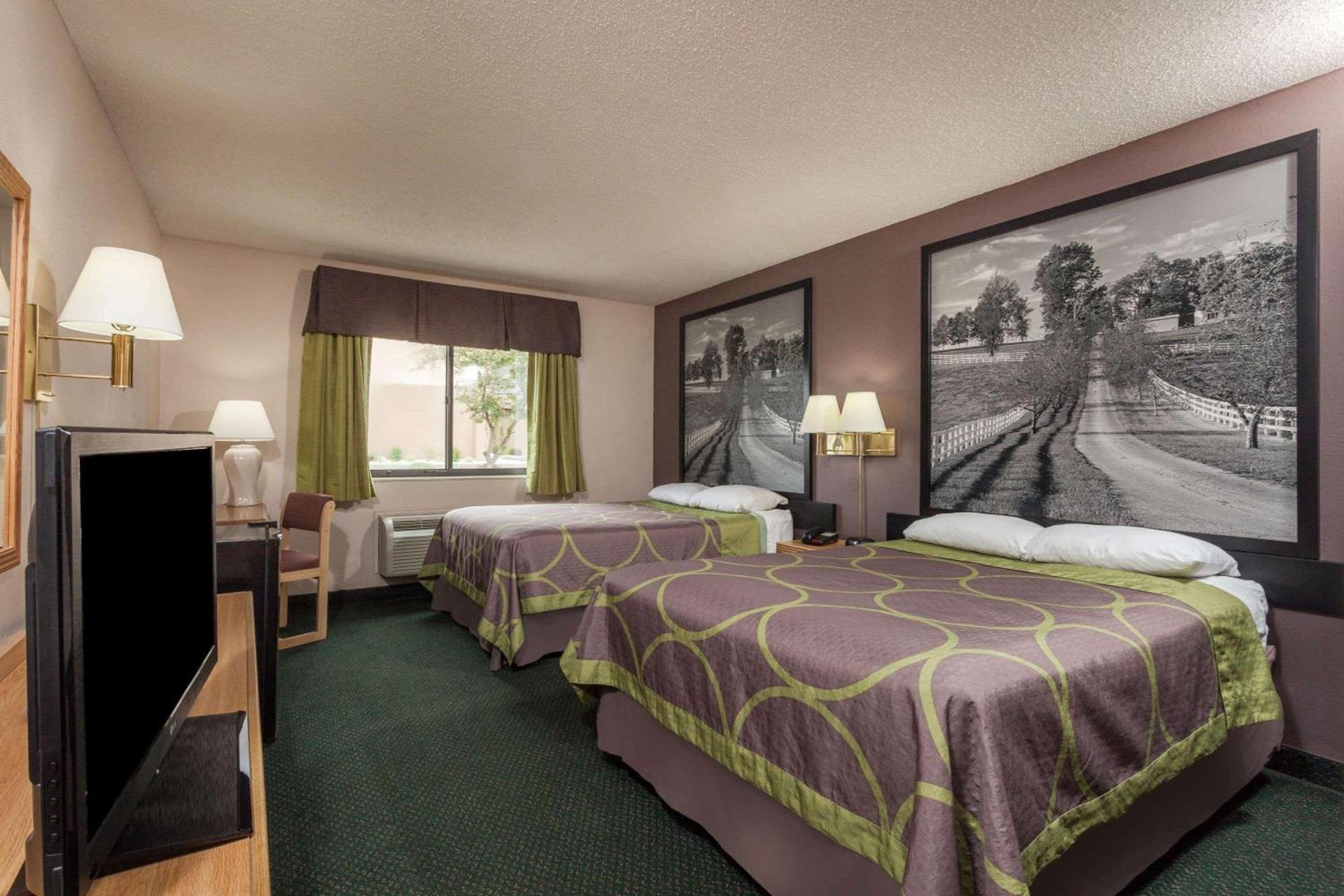 Super 8 by Wyndham Carrollton photo 4