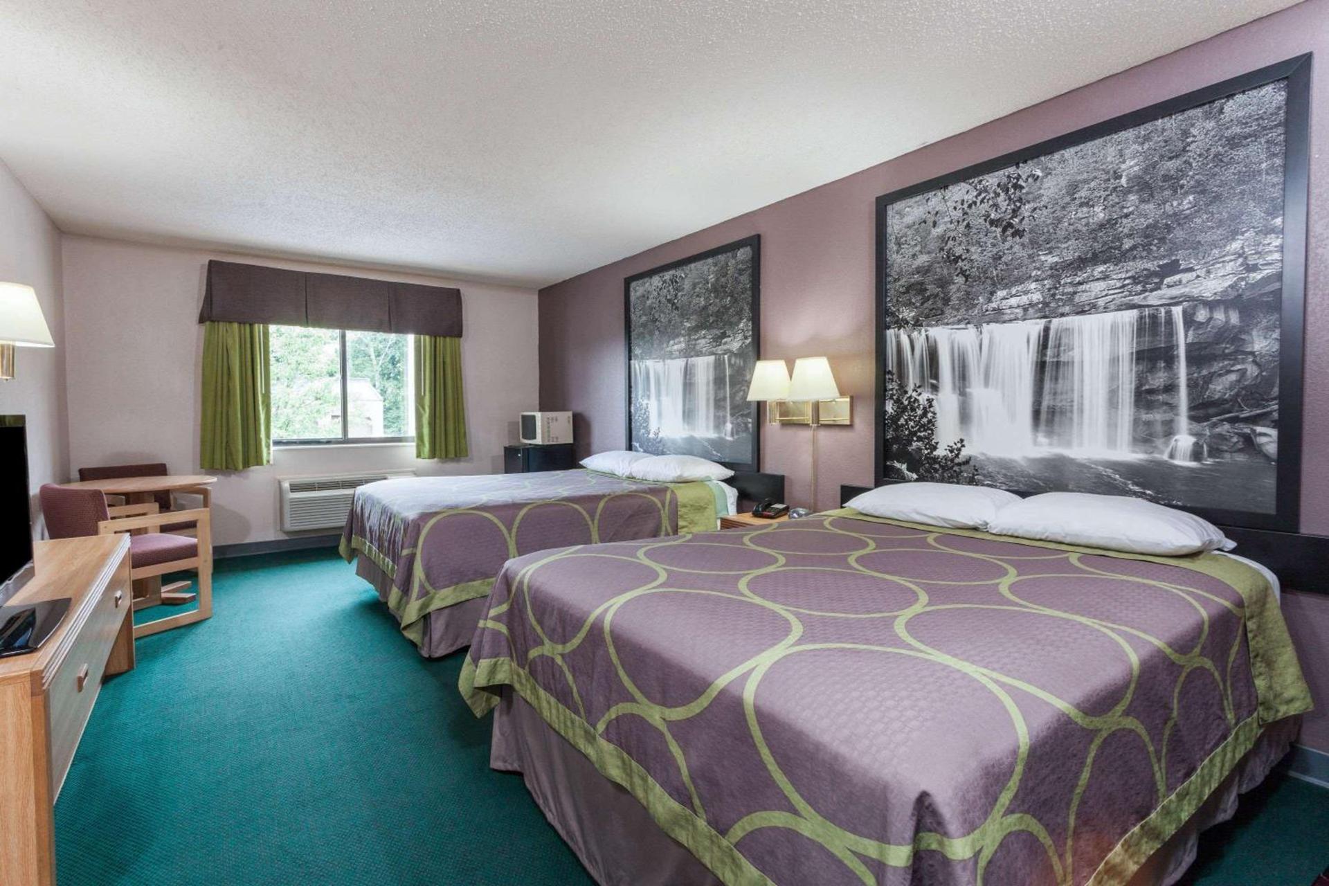 Super 8 by Wyndham Carrollton photo 6