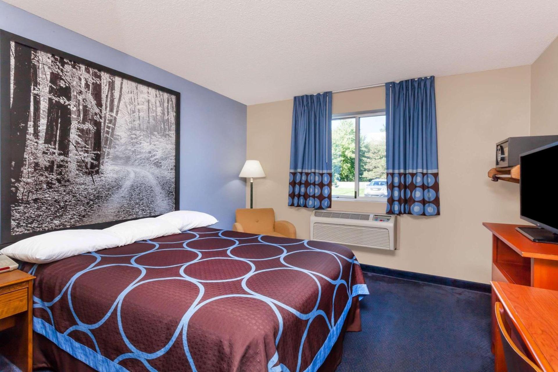 Super 8 by Wyndham Adrian photo 14