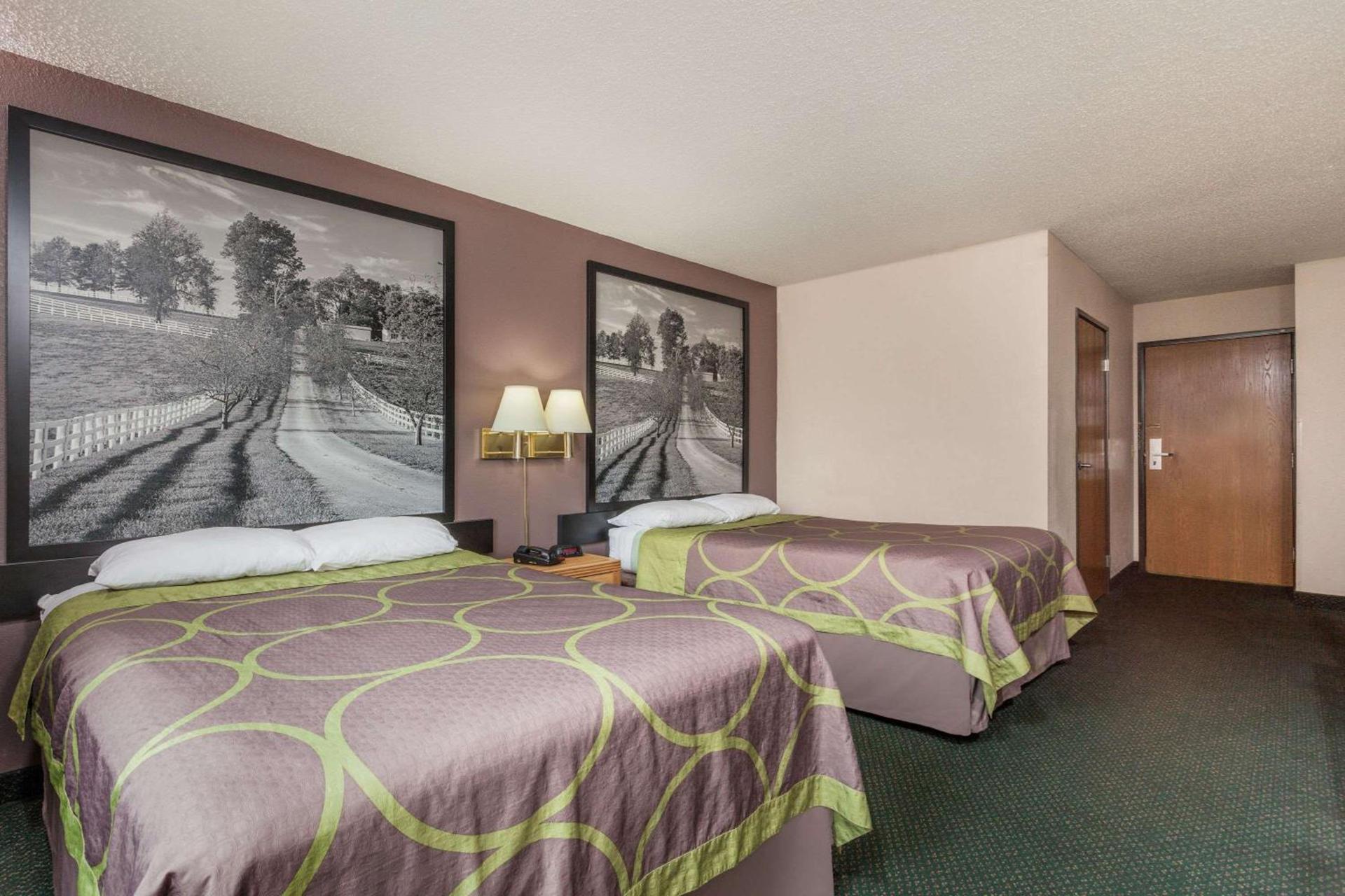 Super 8 by Wyndham Carrollton photo 10