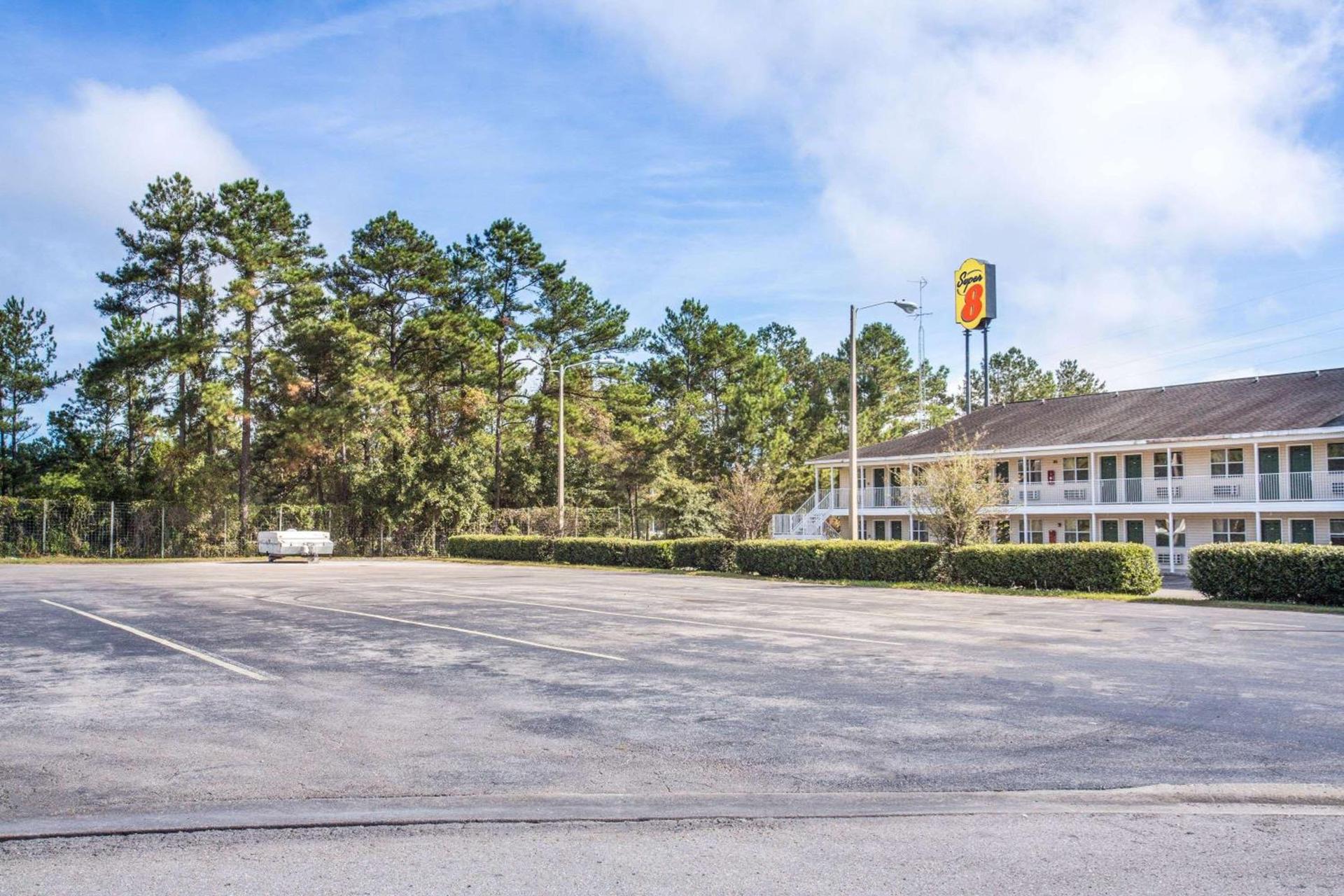 Super 8 by Wyndham Monticello photo 6