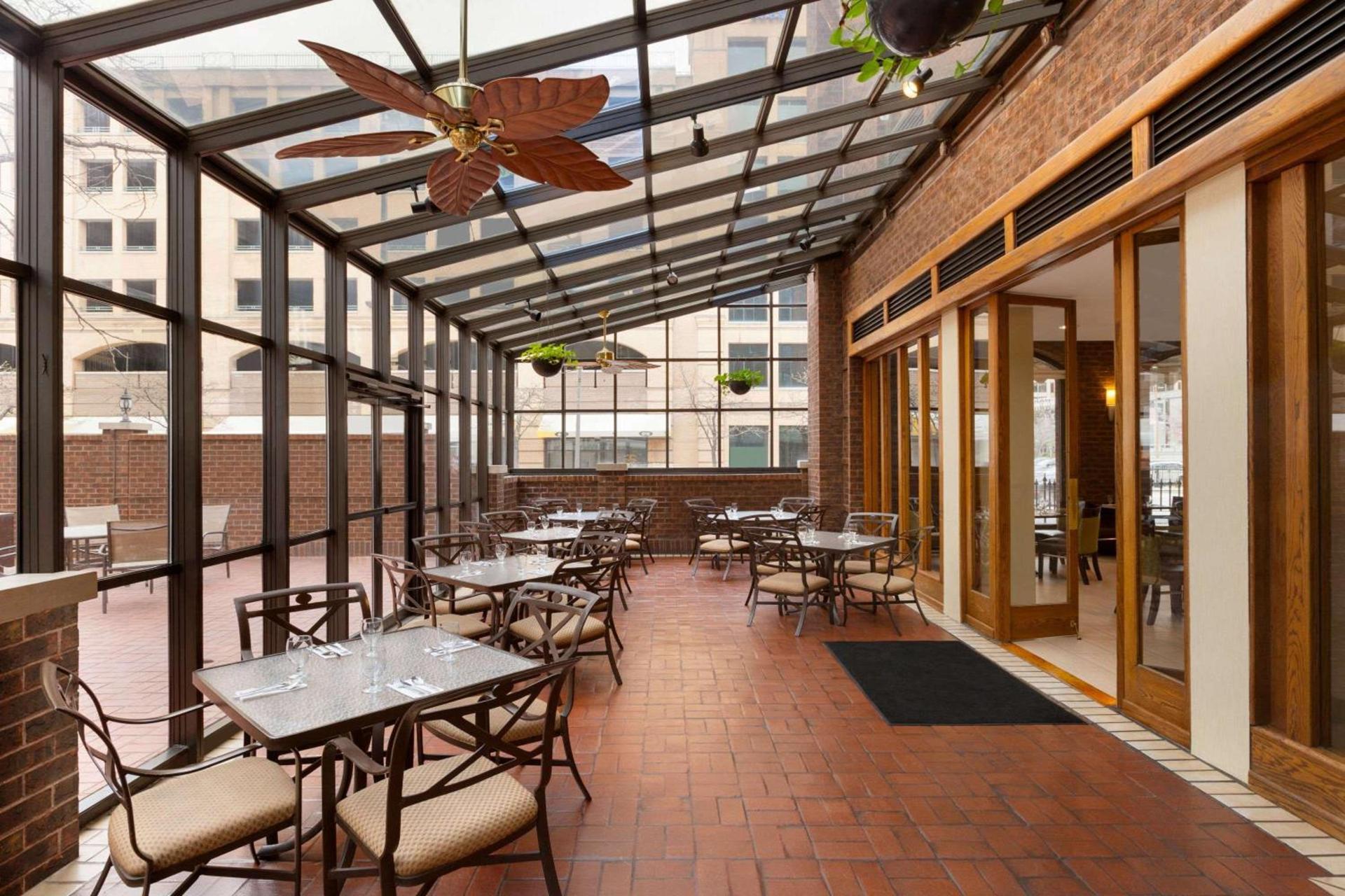 Days Inn by Wyndham Baltimore Inner Harbor photo 12