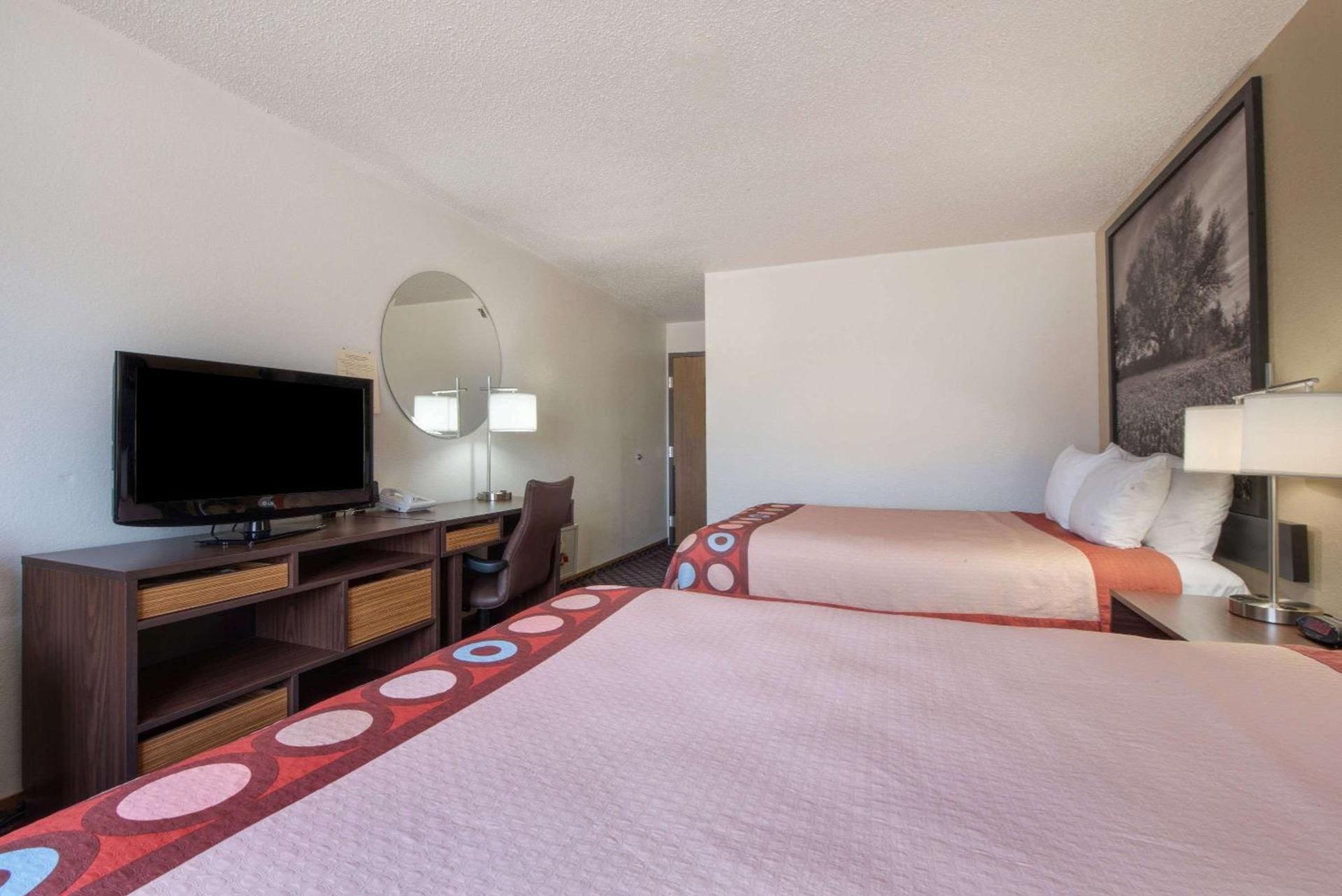 Super 8 by Wyndham College Station photo 3