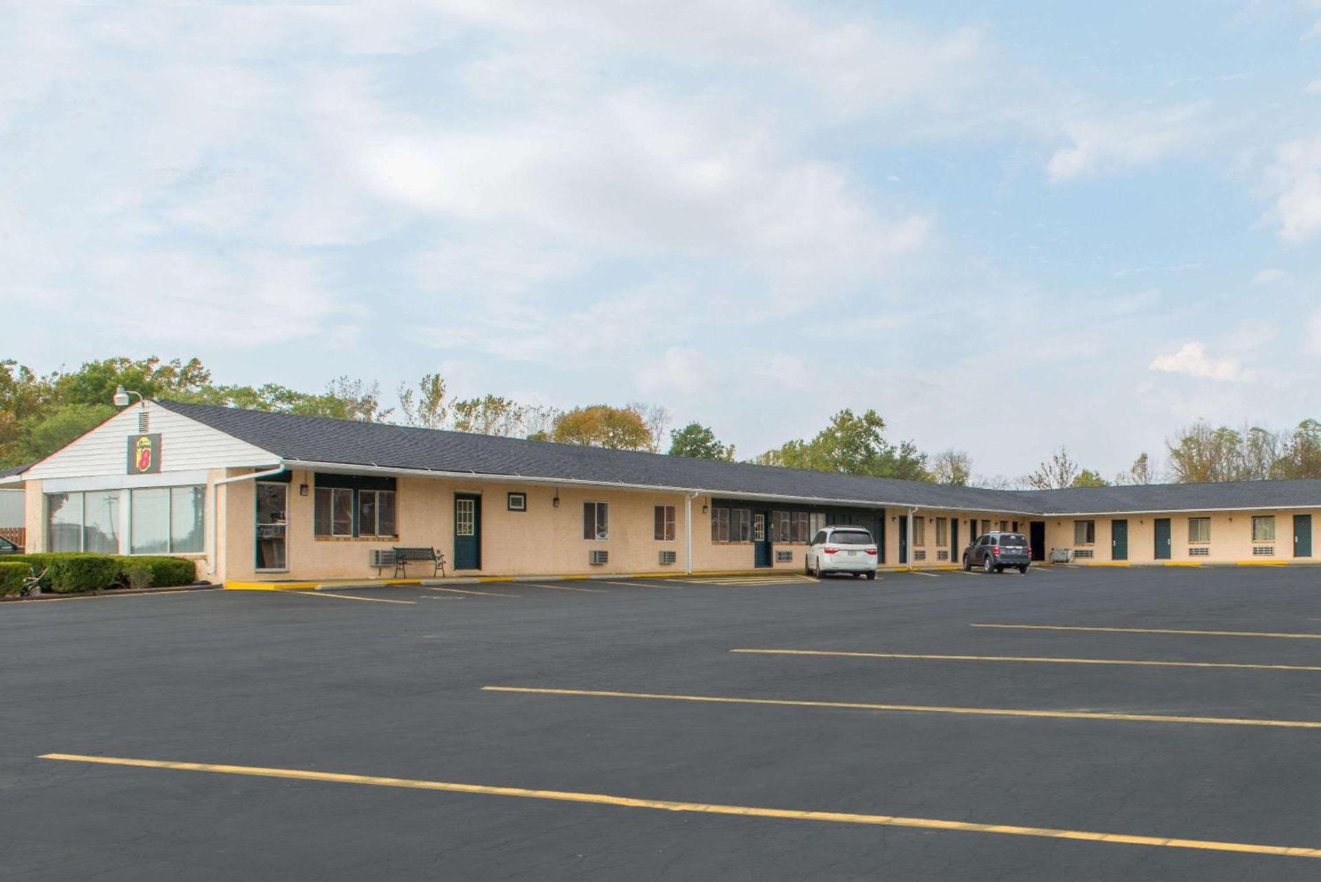 Super 8 by Wyndham Centerville-Richmond photo 5