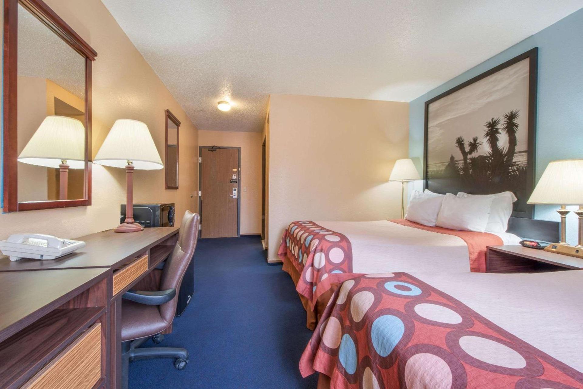 Super 8 by Wyndham College Station photo 12