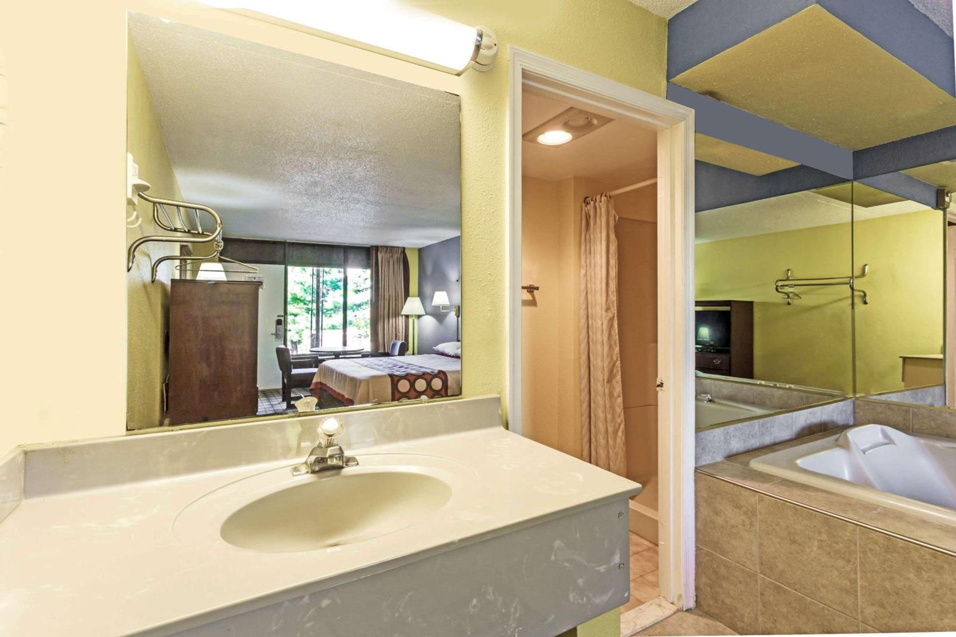 Super 8 by Wyndham Jessup/Baltimore Area photo 12