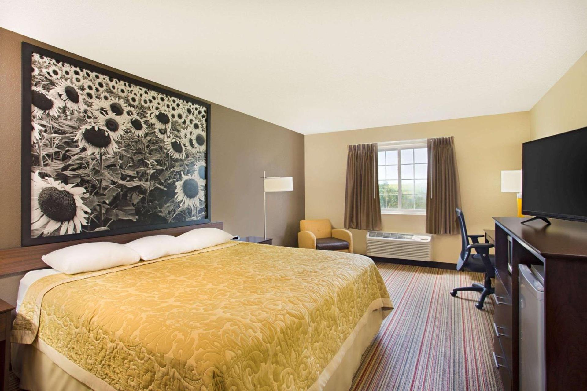 Super 8 by Wyndham New Hampton photo 9