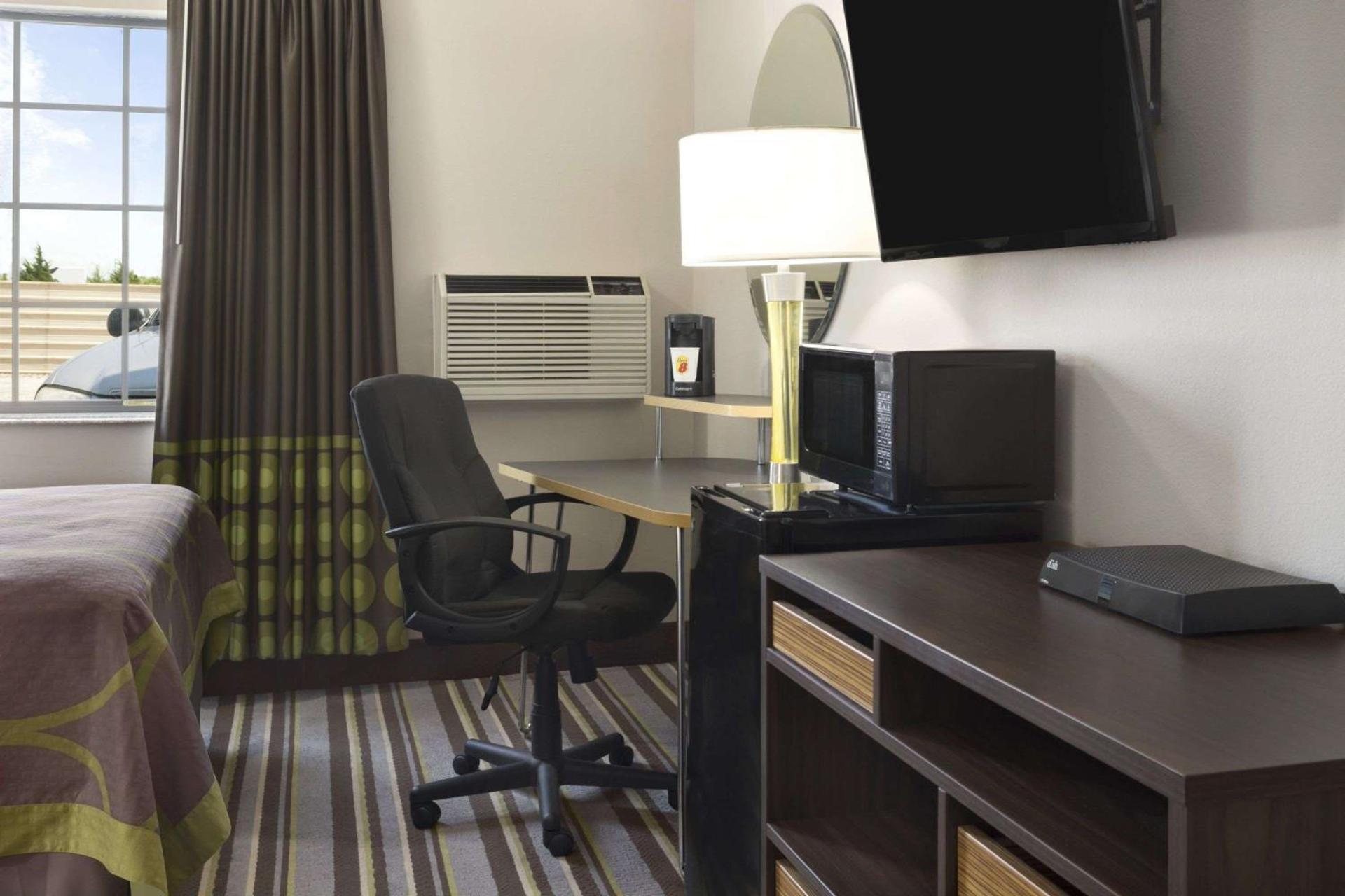 Super 8 by Wyndham Ardmore photo 6