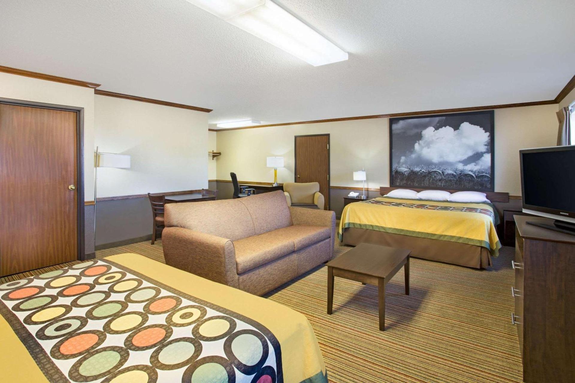 Super 8 by Wyndham New Hampton photo 8