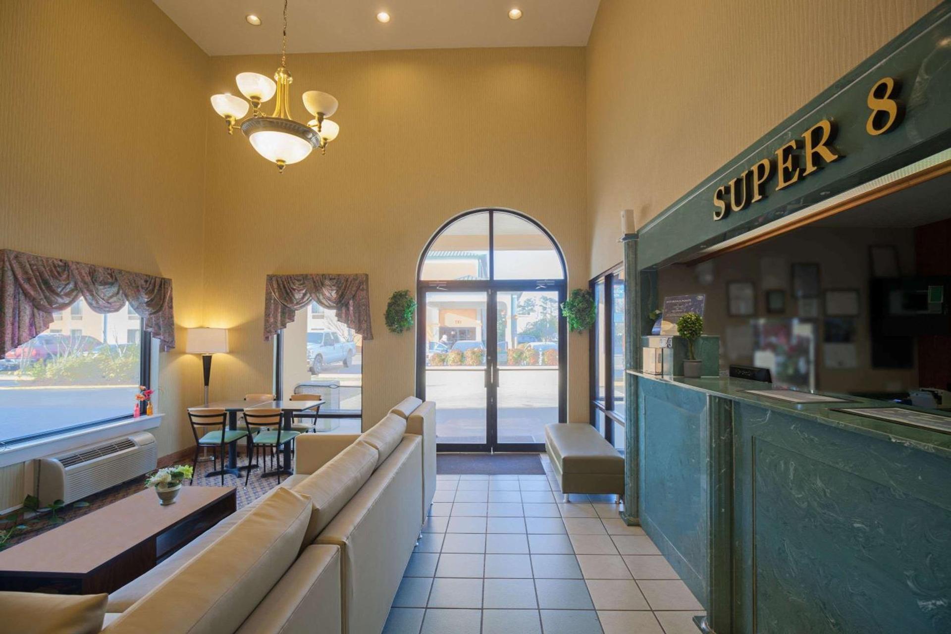 Super 8 by Wyndham Hammond photo 6