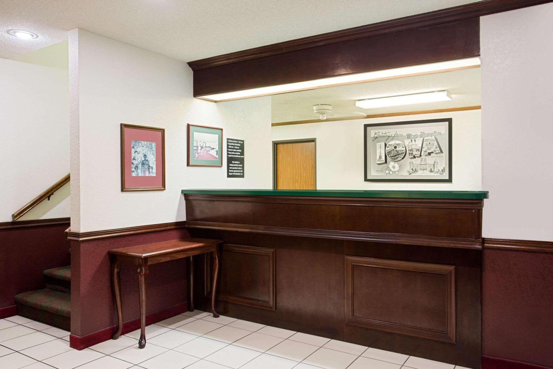 Super 8 by Wyndham New Hampton photo 2