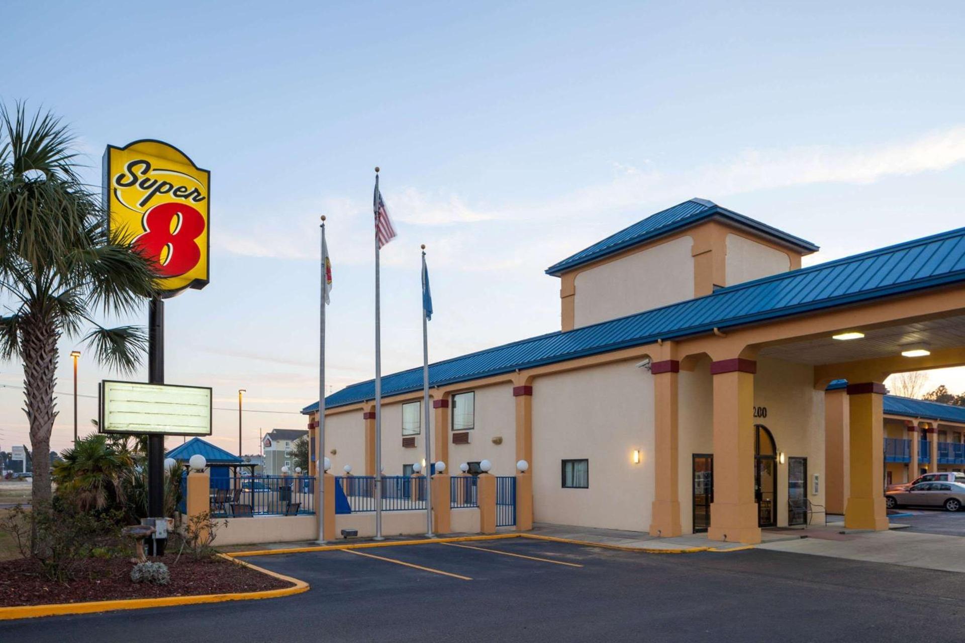 Super 8 by Wyndham Hammond photo 2