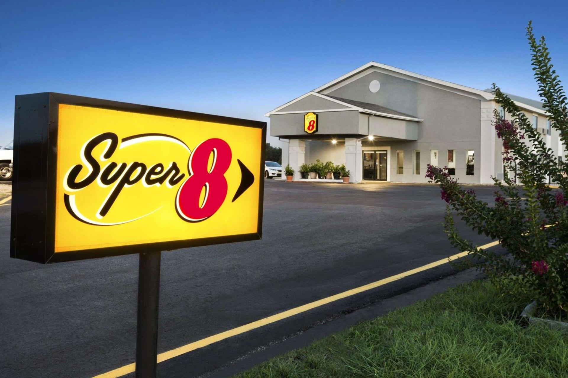 Super 8 by Wyndham Ardmore — hotel in Ardmore