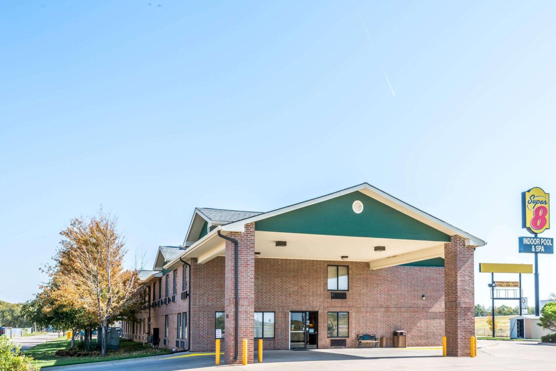 Super 8 by Wyndham Salina I-70 — hotel in Salina
