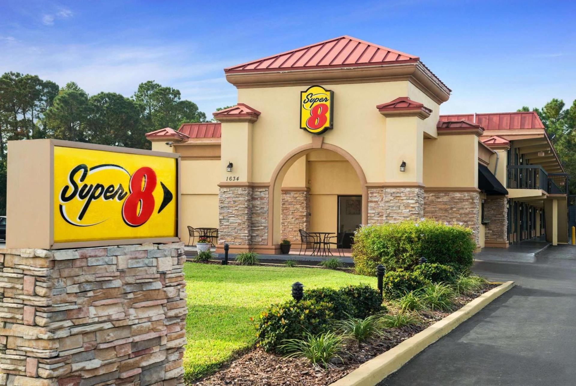 Super 8 by Wyndham Ormond Beach photo 2