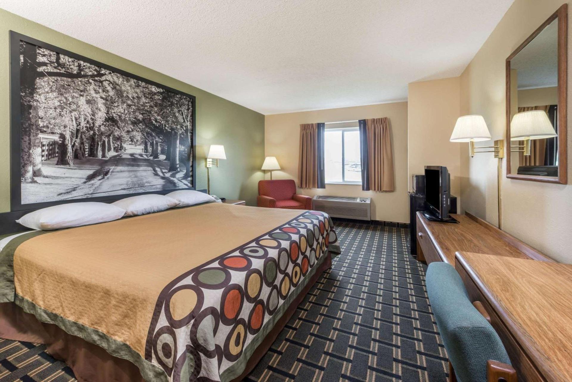 Super 8 by Wyndham Greenville photo 9