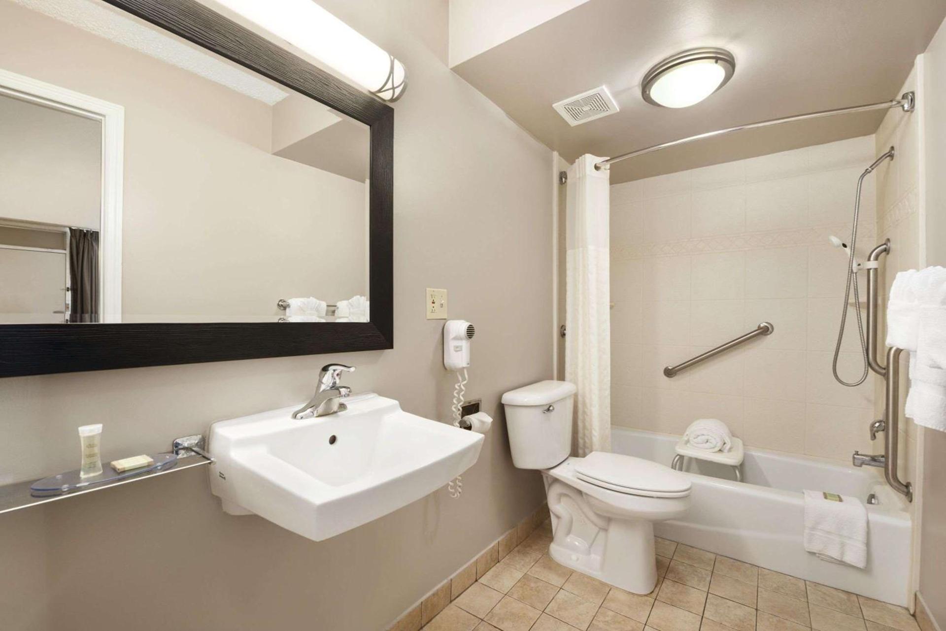 Super 8 by Wyndham Ormond Beach photo 7