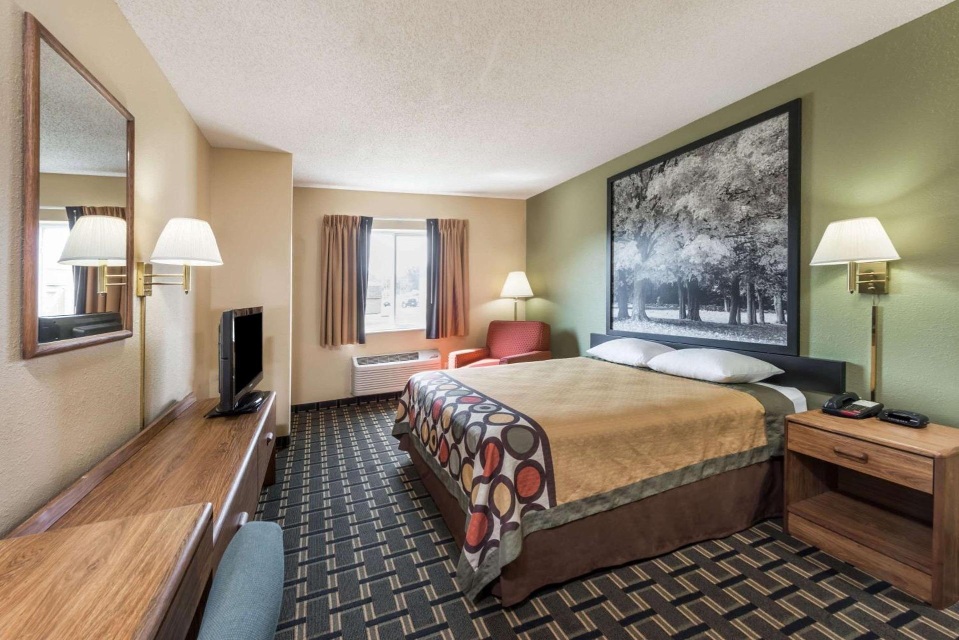 Super 8 by Wyndham Greenville photo 6