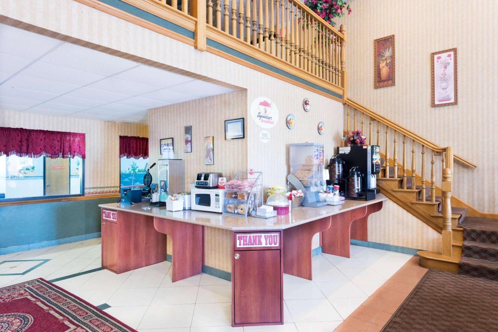 Super 8 by Wyndham Troy IL/St. Louis Area photo 10