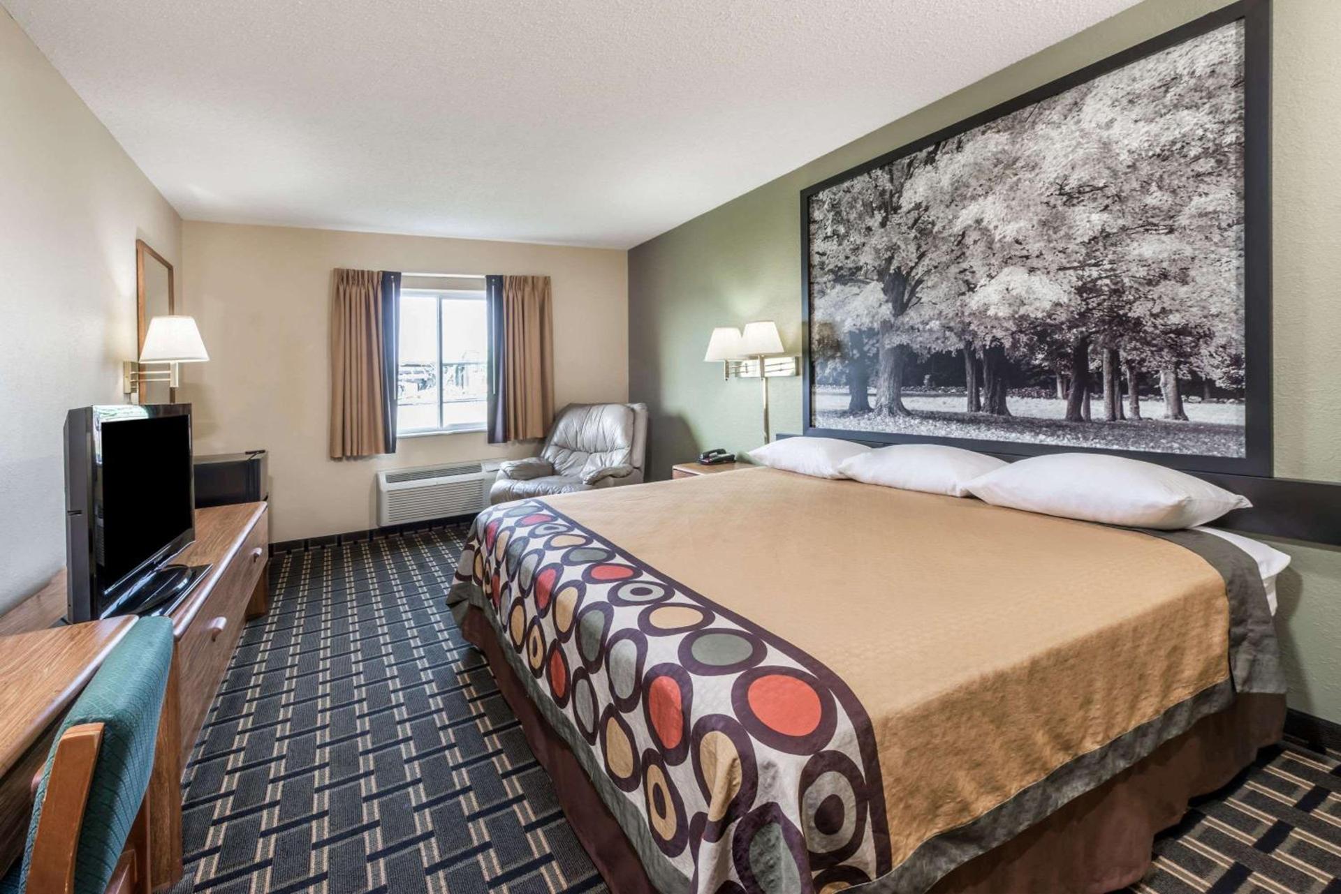 Super 8 by Wyndham Greenville photo 13