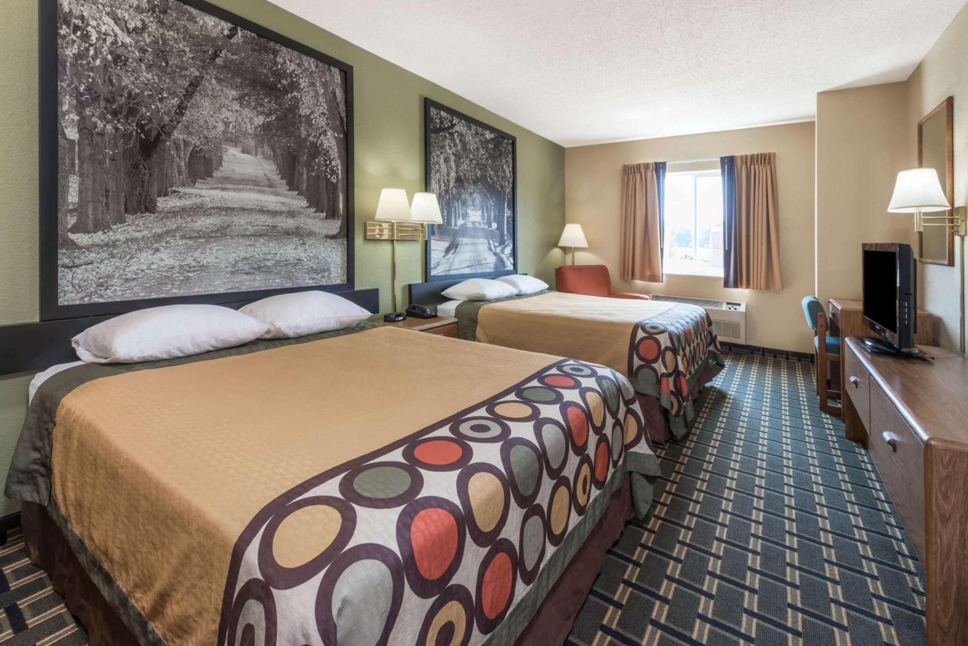 Super 8 by Wyndham Greenville photo 11