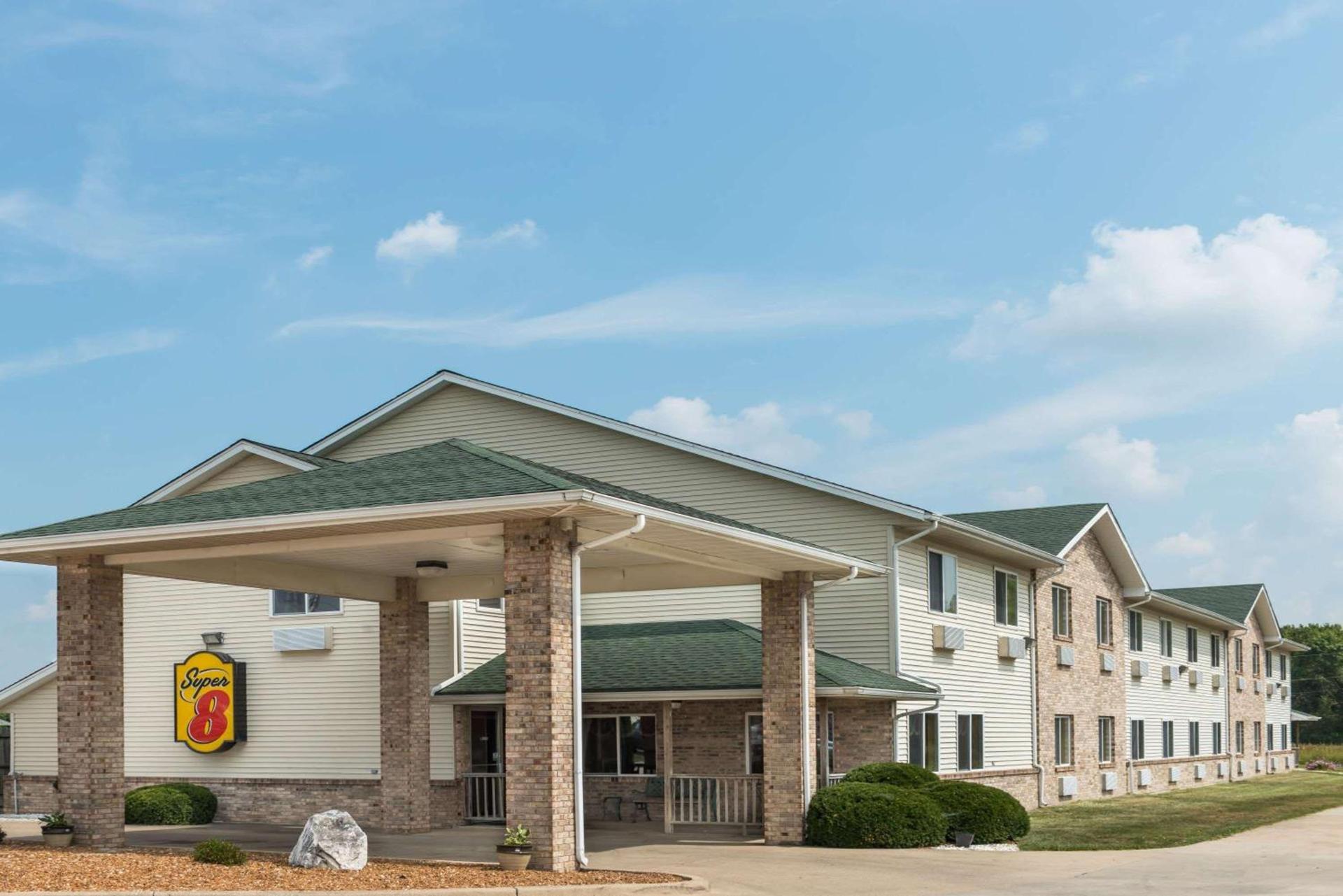 Super 8 by Wyndham Greenville photo 1