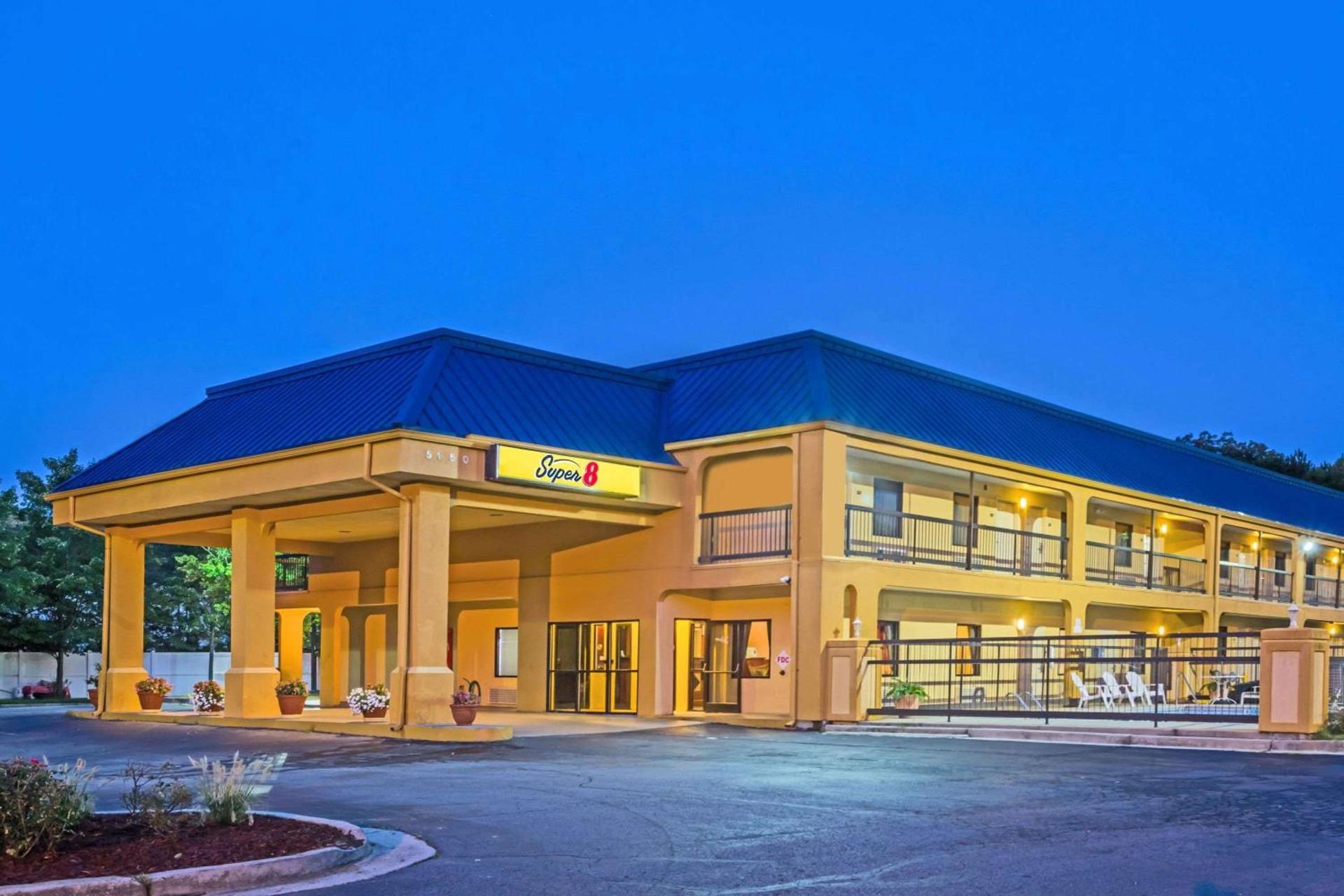Super 8 by Wyndham Norcross/I-85 Atlanta photo 1