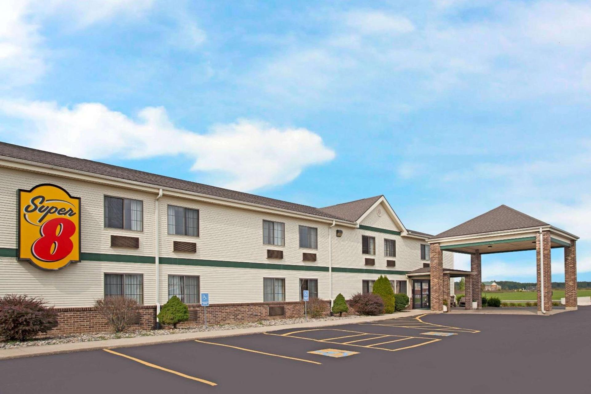 Super 8 by Wyndham Defiance photo 8