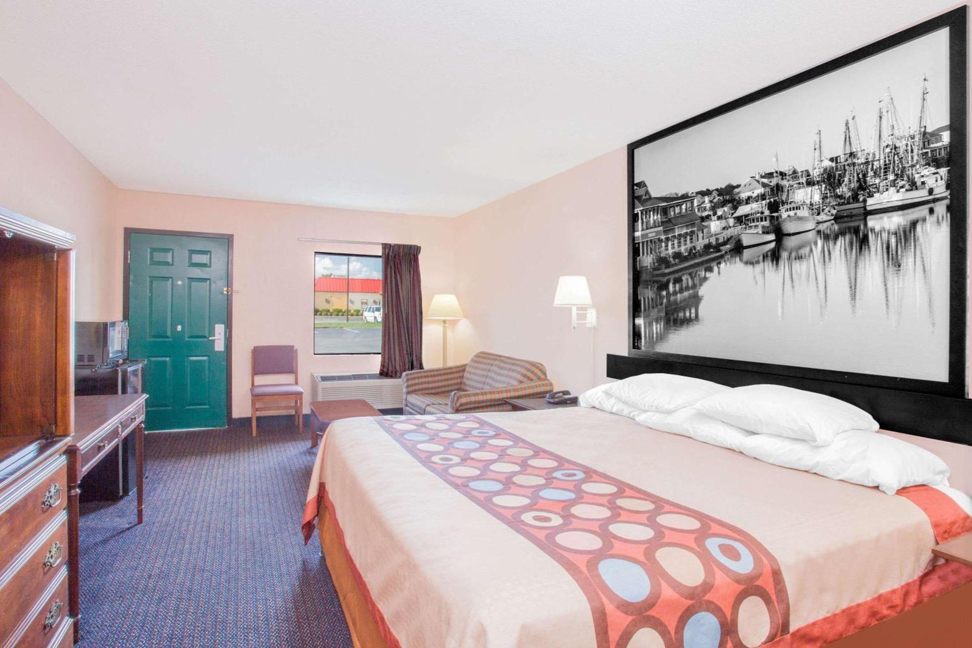 Super 8 by Wyndham Columbia photo 10