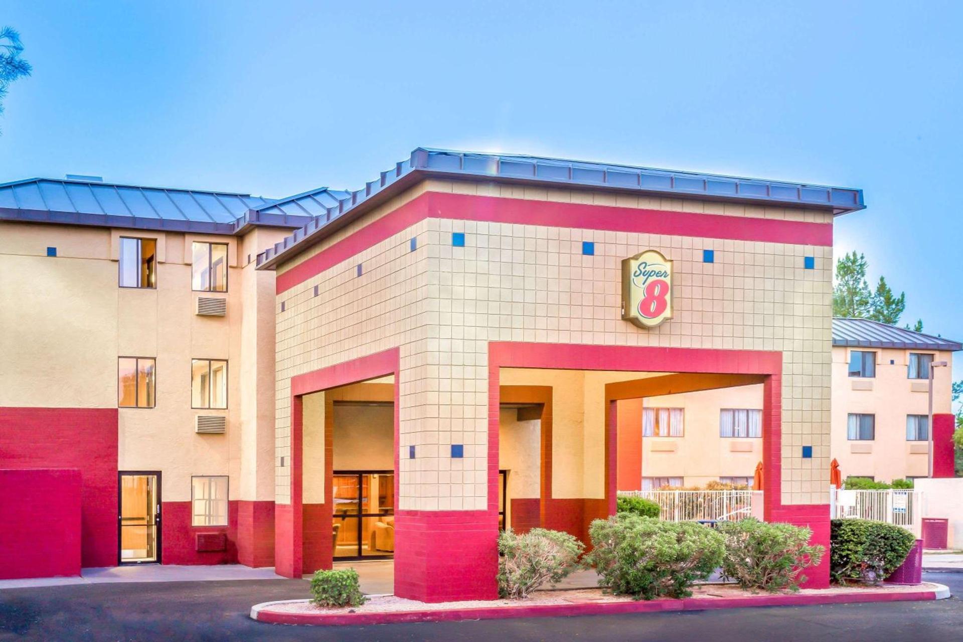 Super 8 by Wyndham Mesa Gilbert photo 1