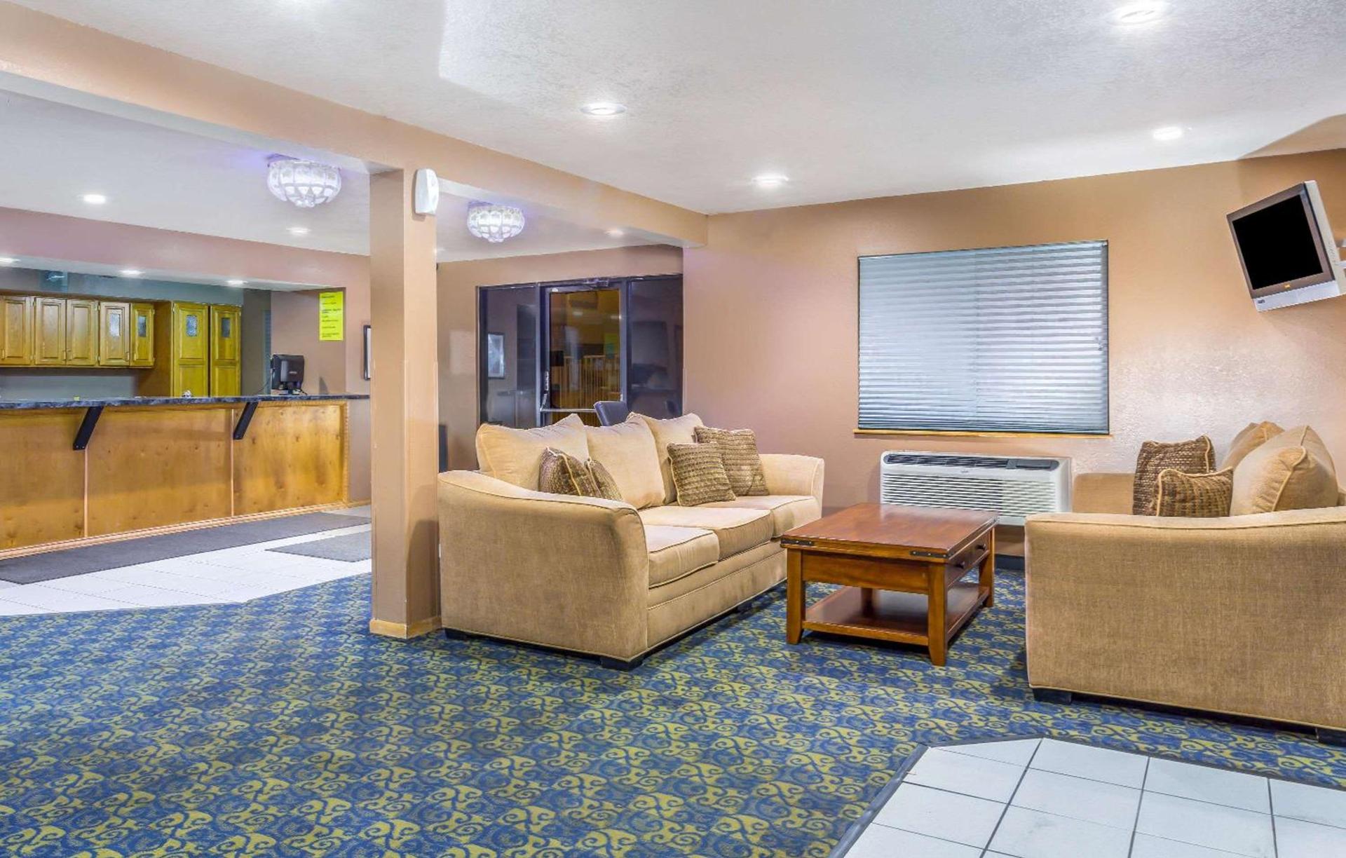 Super 8 by Wyndham Mesa Gilbert photo 3