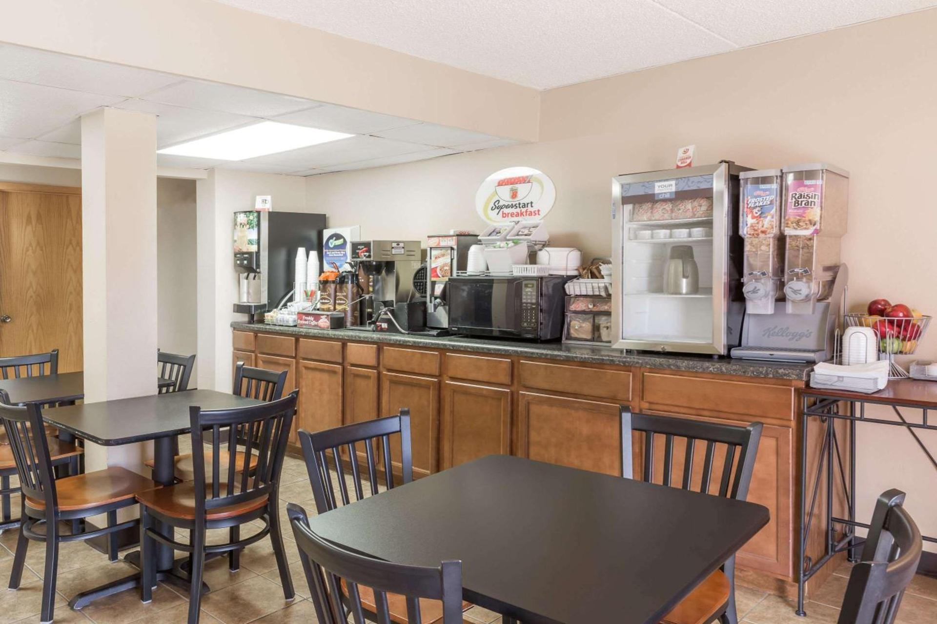 Super 8 by Wyndham Luverne photo 15
