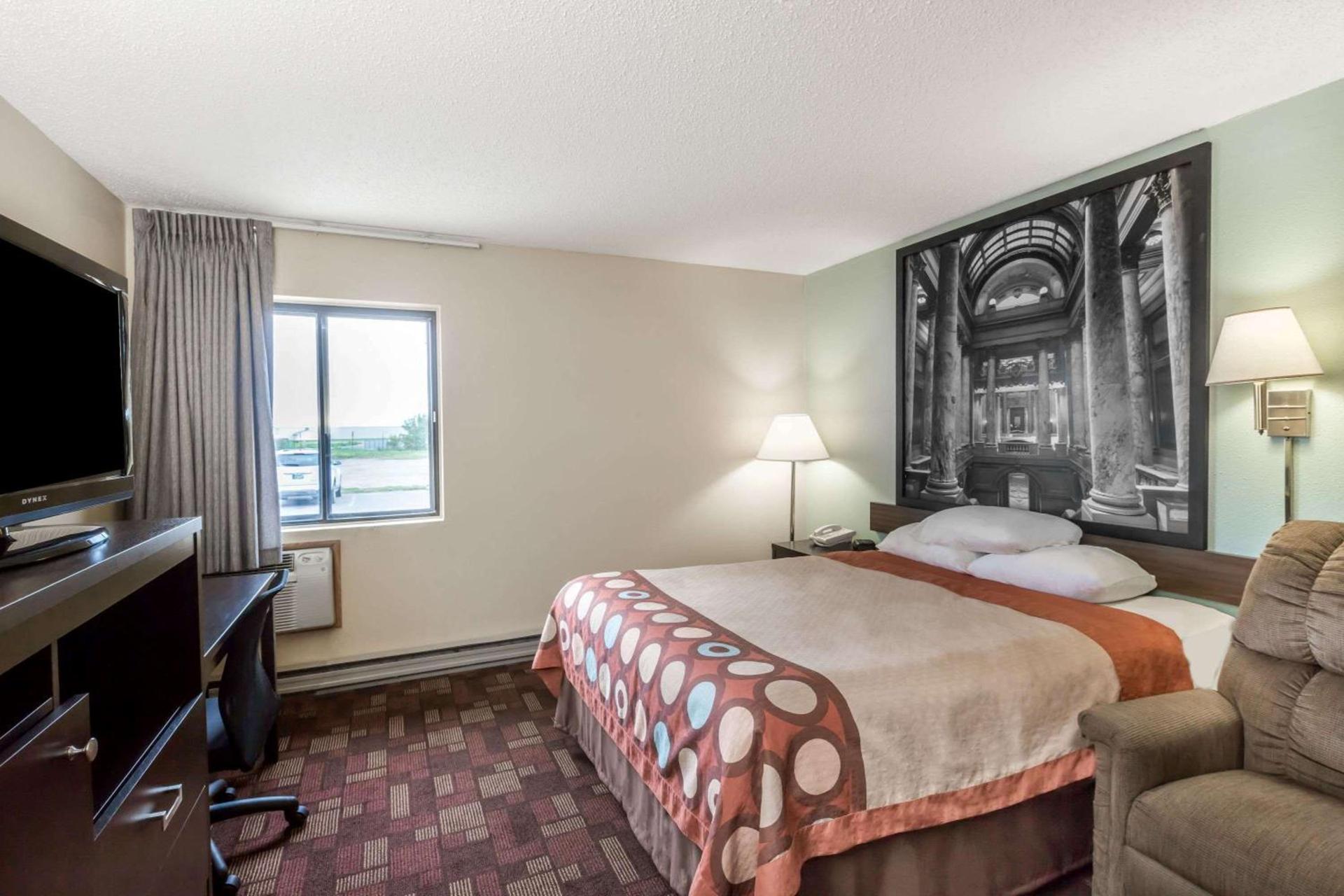 Super 8 by Wyndham Luverne photo 13