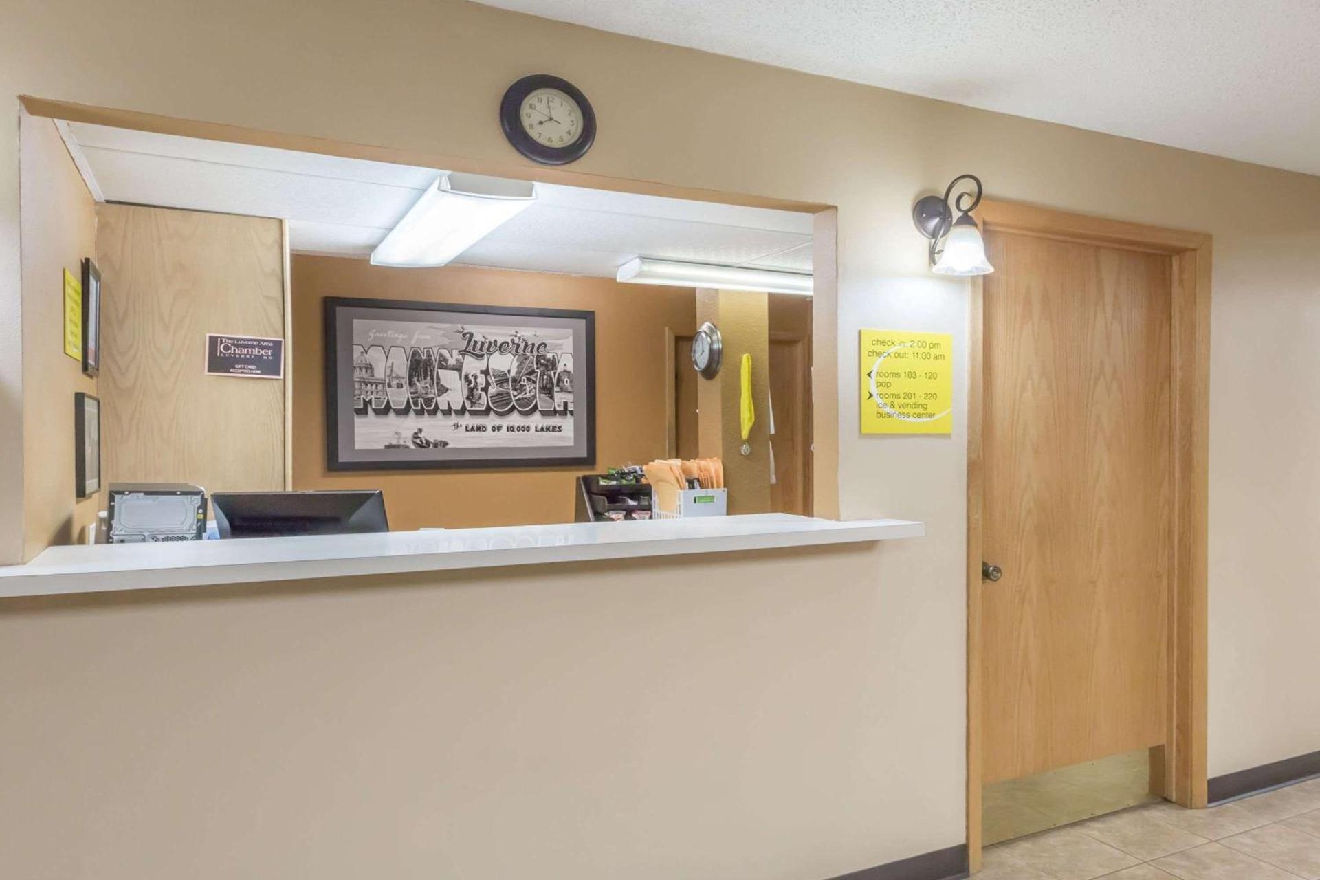 Super 8 by Wyndham Luverne photo 3