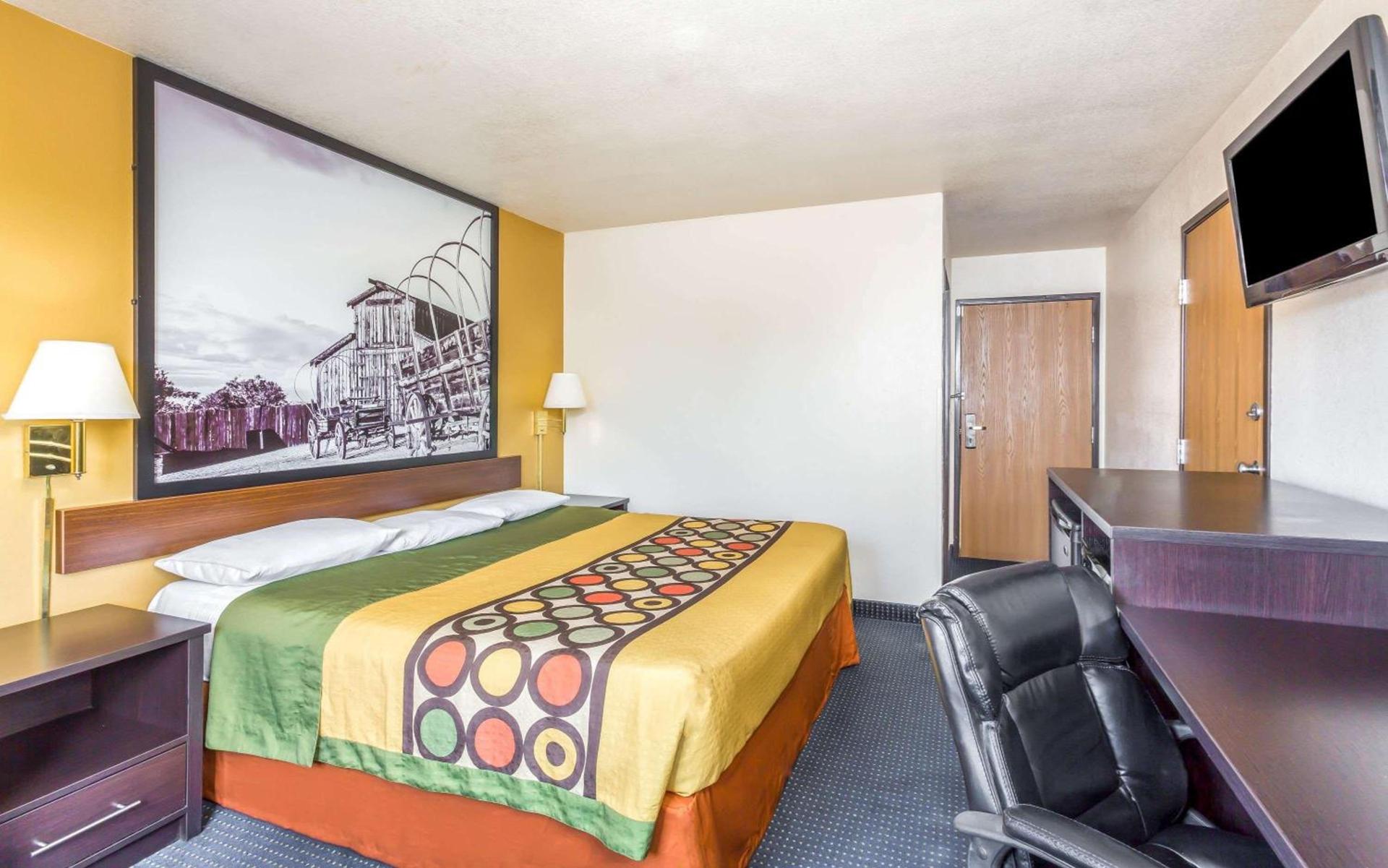 Super 8 by Wyndham Mesa Gilbert photo 9