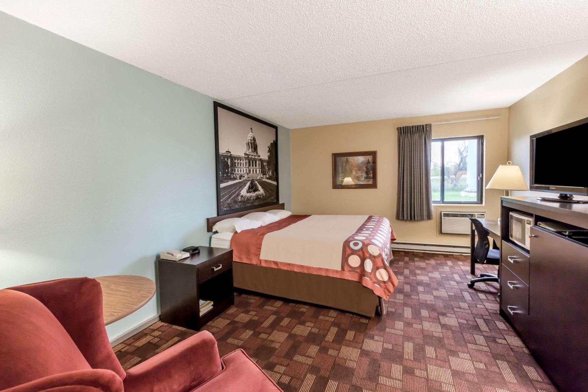 Super 8 by Wyndham Luverne photo 8