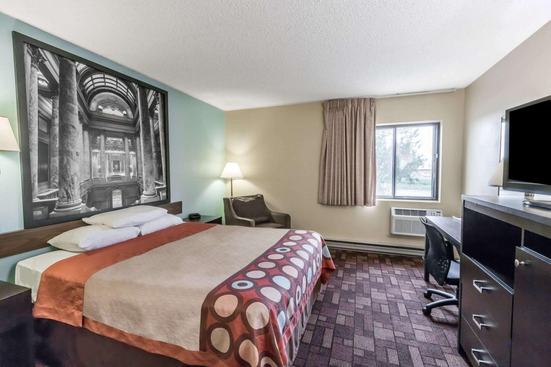Super 8 by Wyndham Luverne photo 6