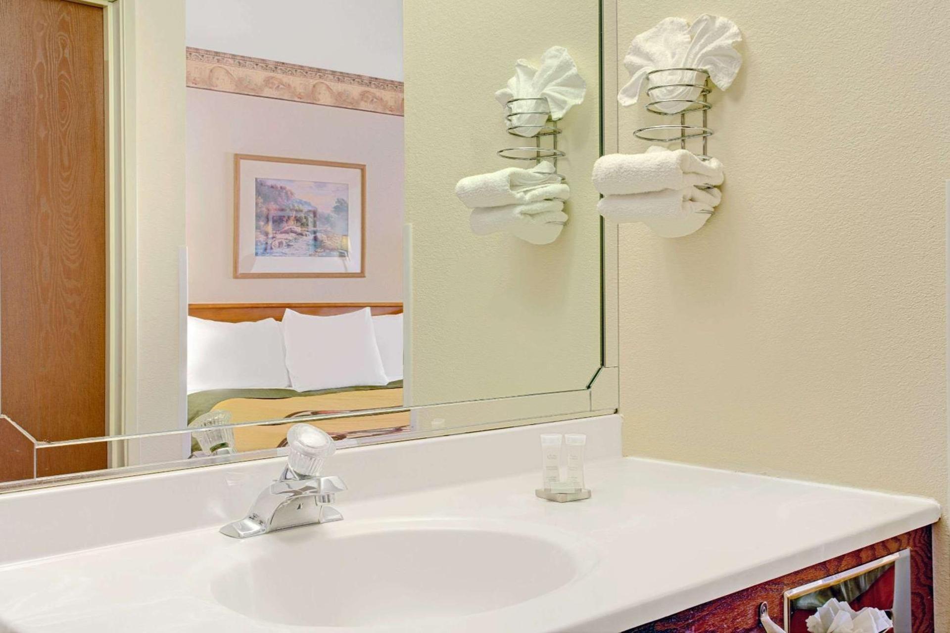 Garner Hotel Salt Lake City Airport by IHG photo 11