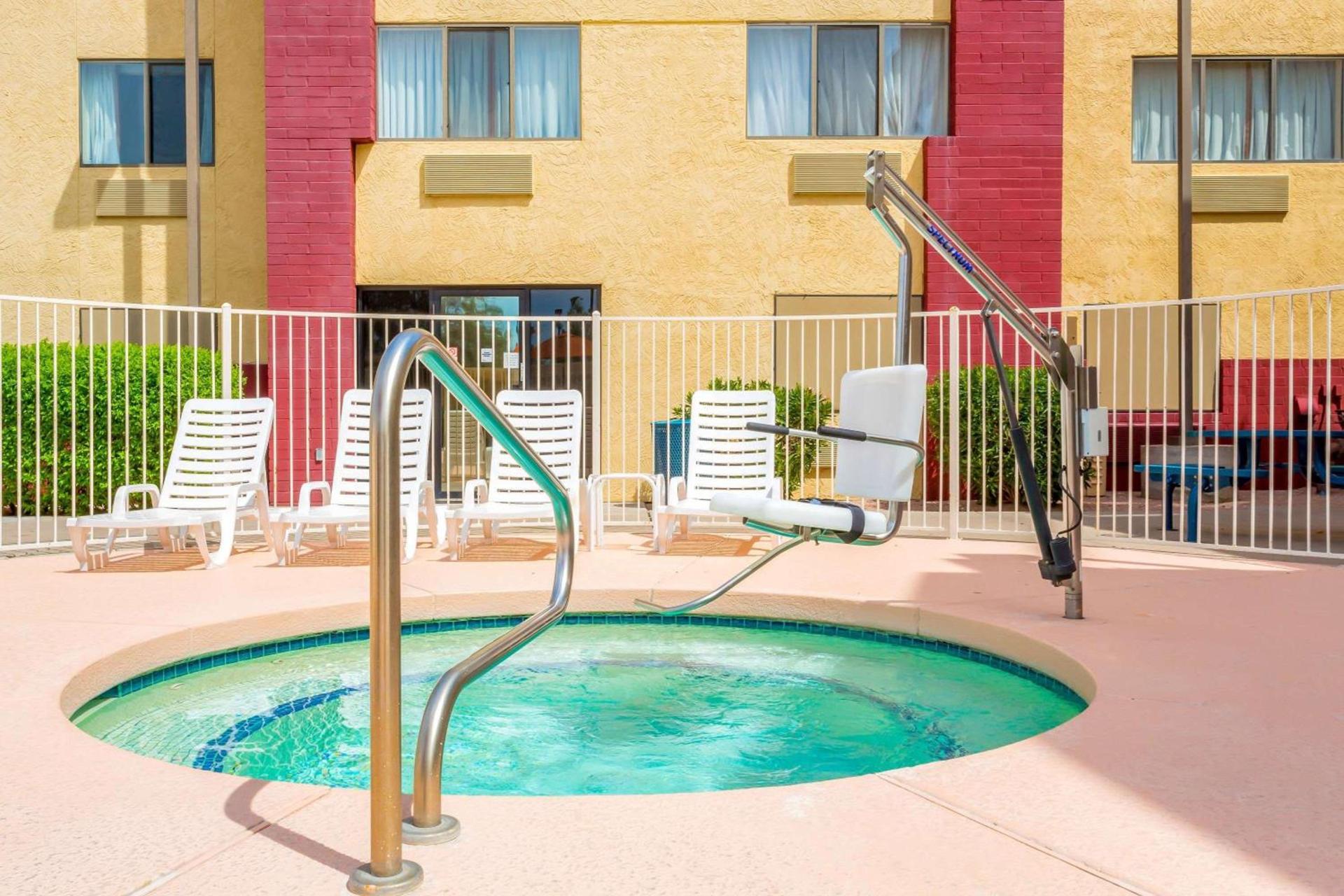 Super 8 by Wyndham Mesa Gilbert photo 15