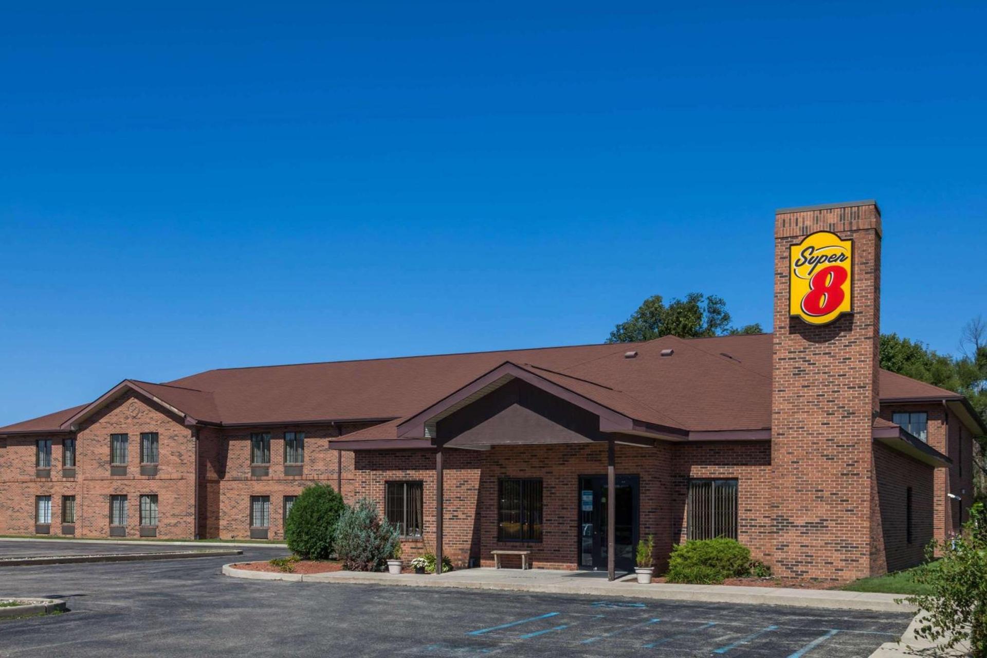 Super 8 by Wyndham Rochester photo 1