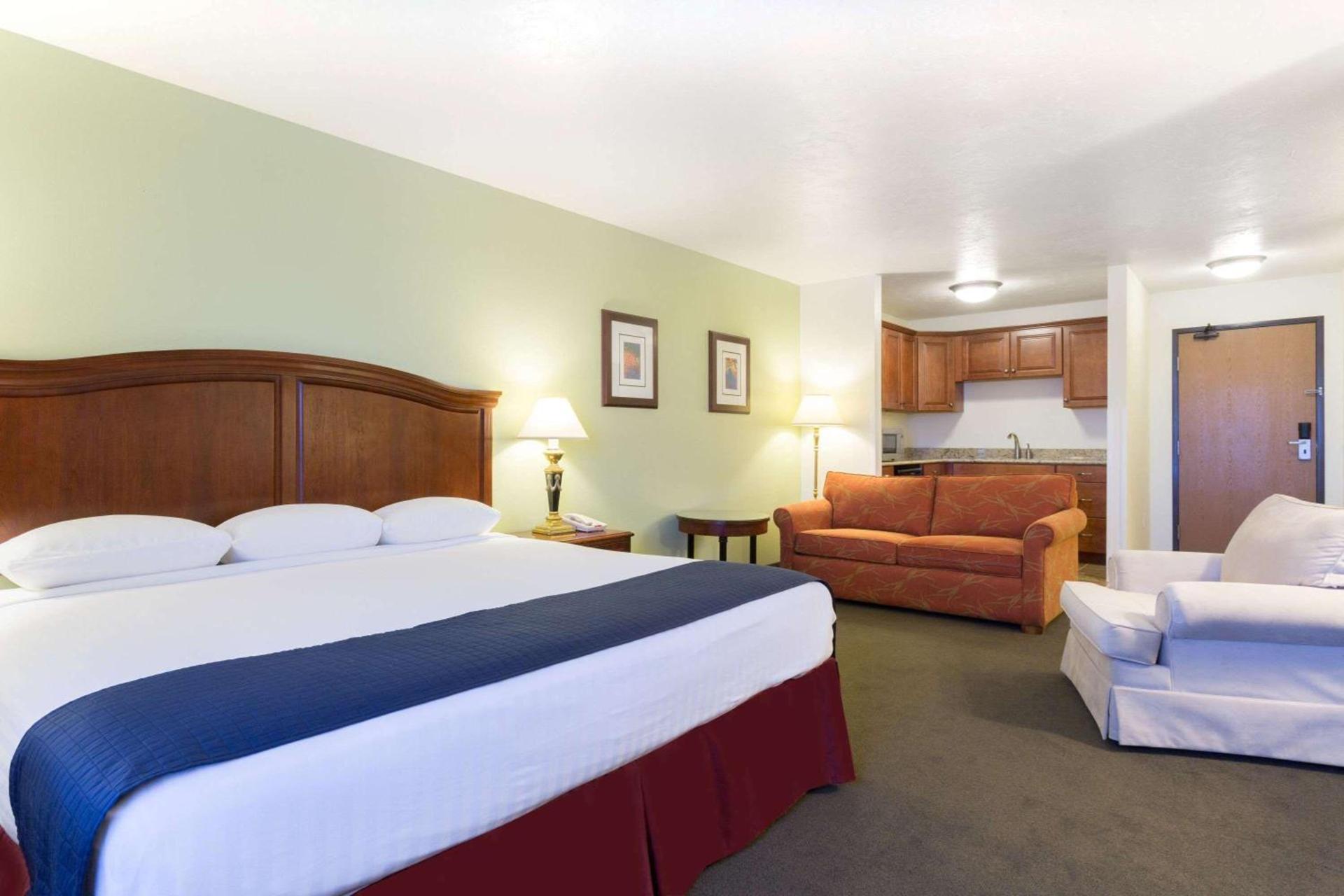 Super 8 by Wyndham Montpelier - Bear Lake photo 9