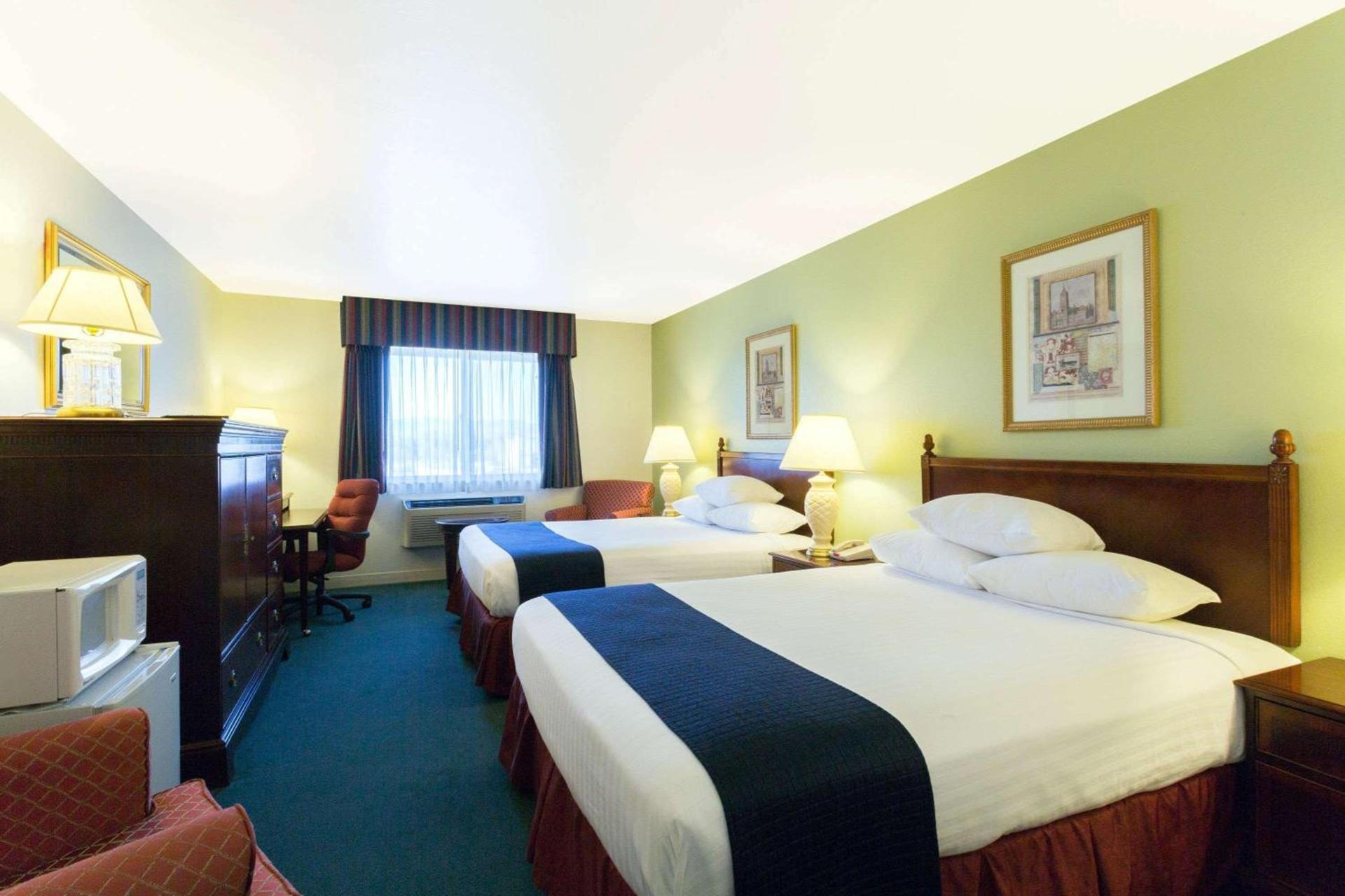 Super 8 by Wyndham Montpelier - Bear Lake photo 7