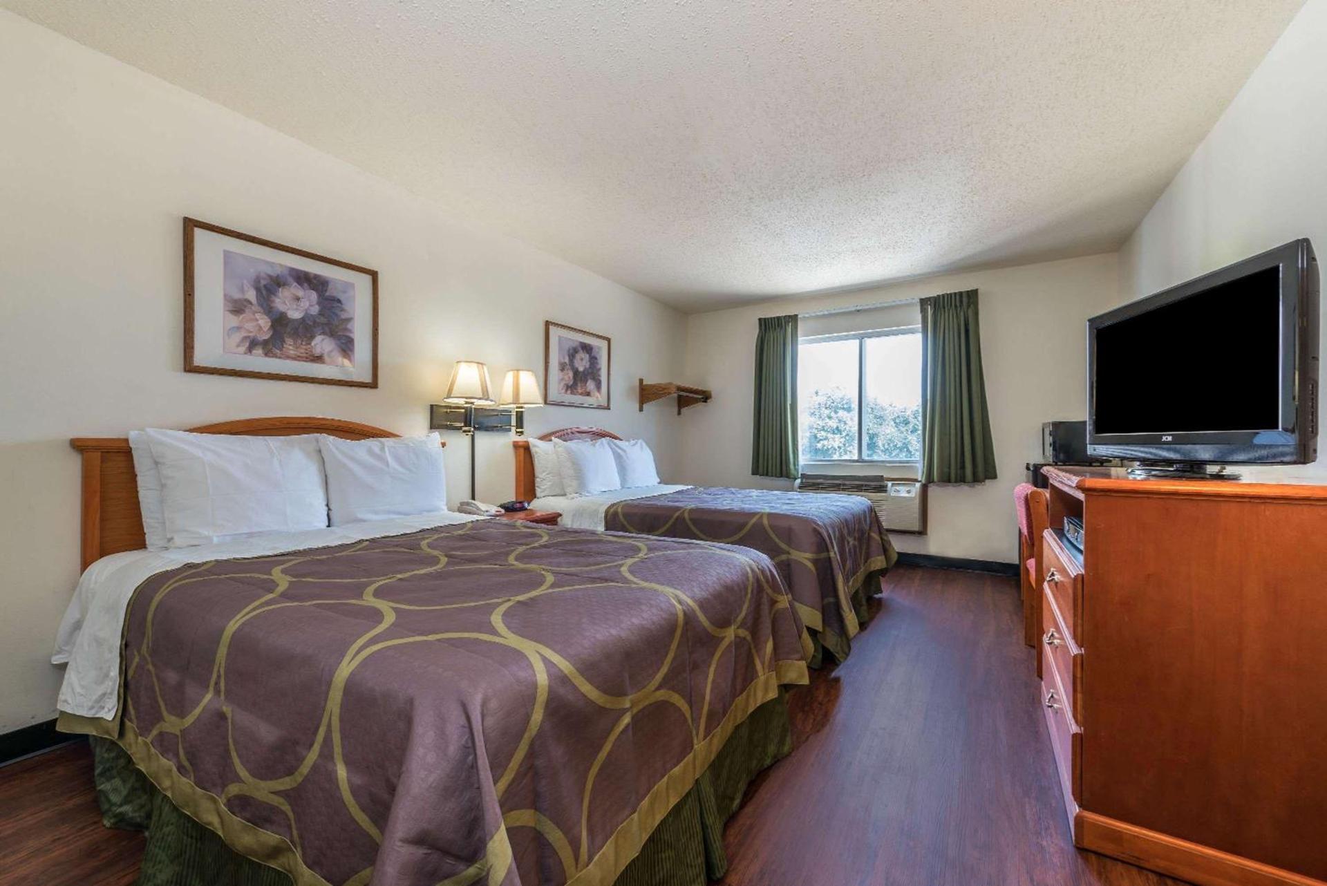 Super 8 by Wyndham Denton photo 8
